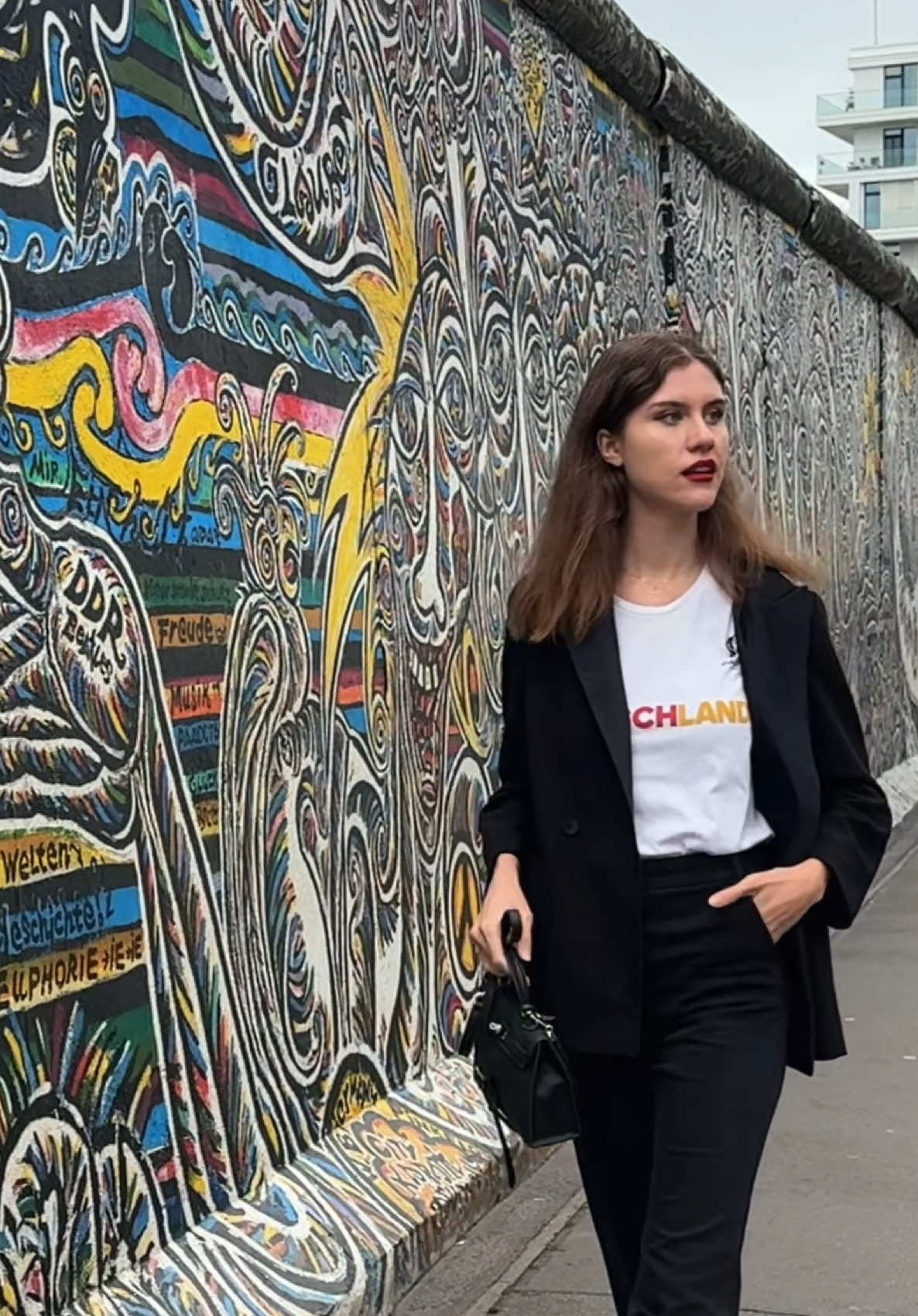 @BALKAN GIRL TRAVELLING