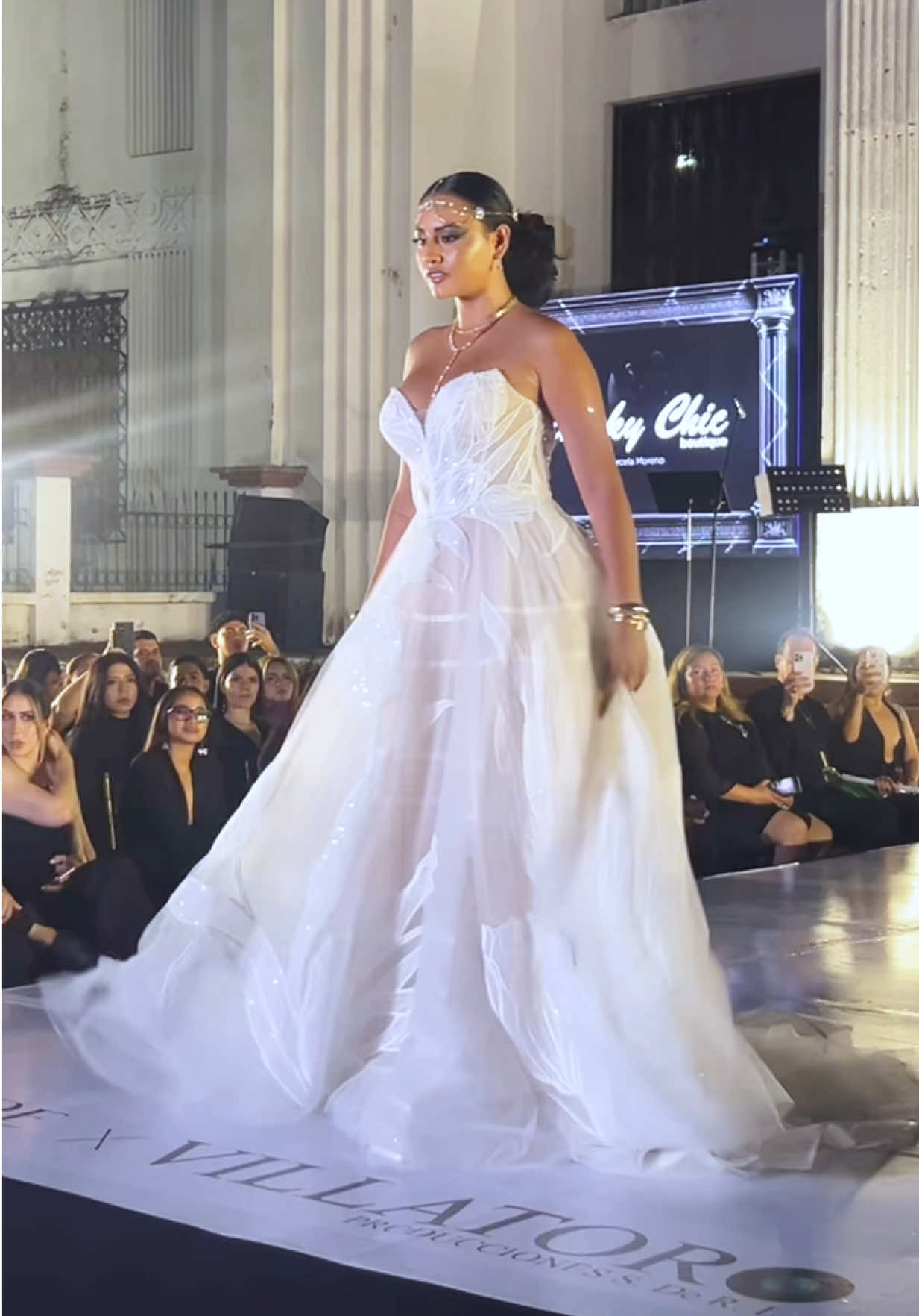 @Kennia Mondragon 👑🇭🇳