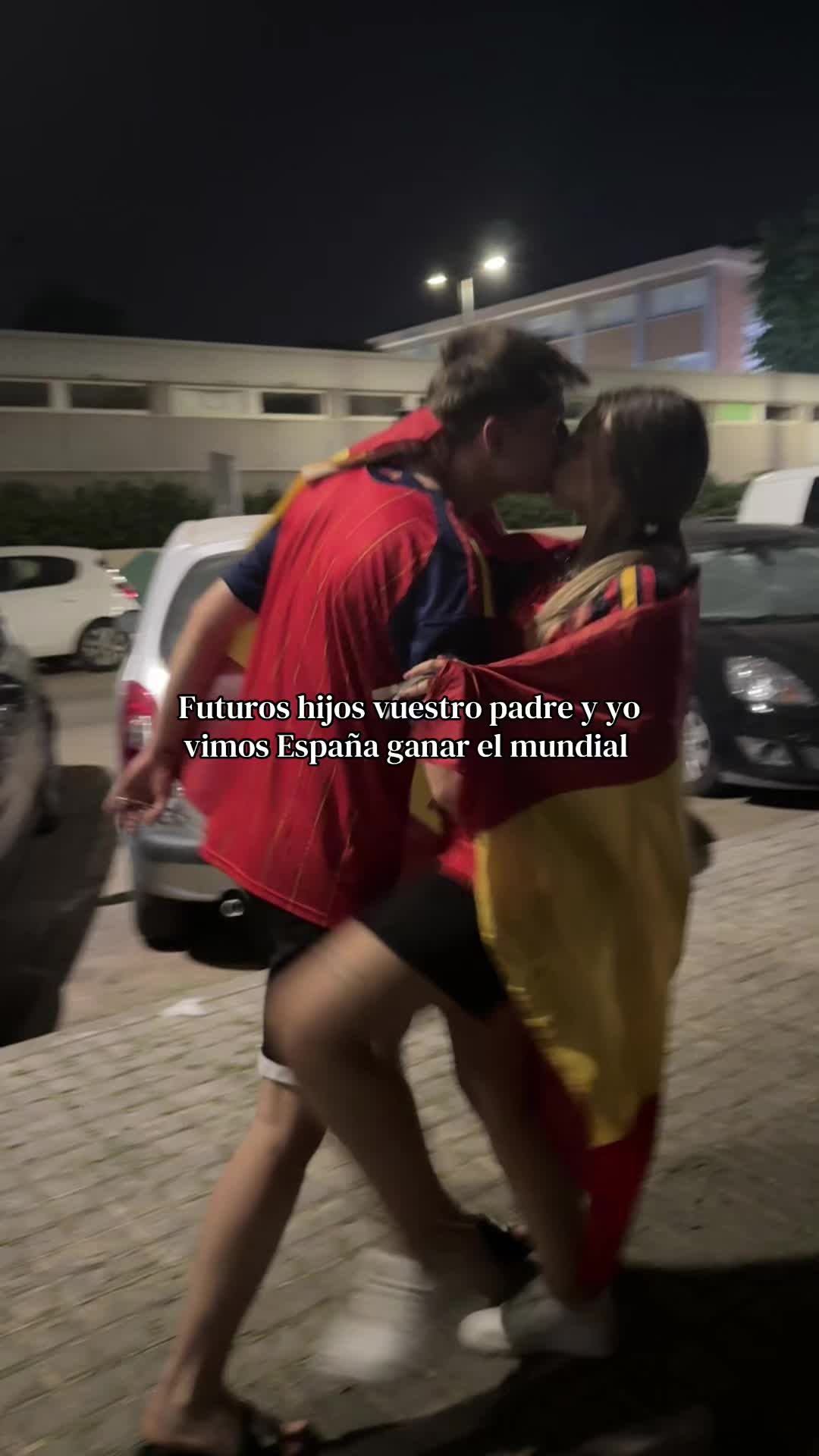 @LUC&Iacute;A