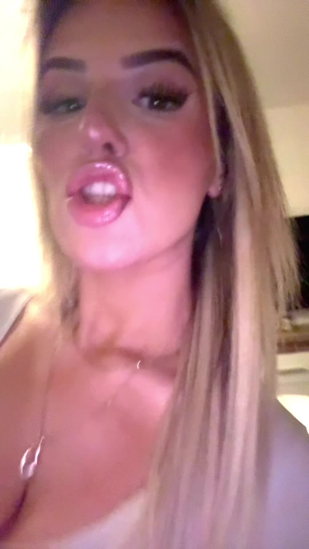@🐼
