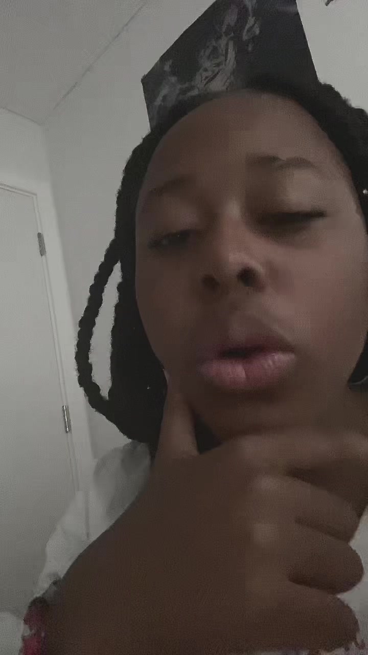 @😼