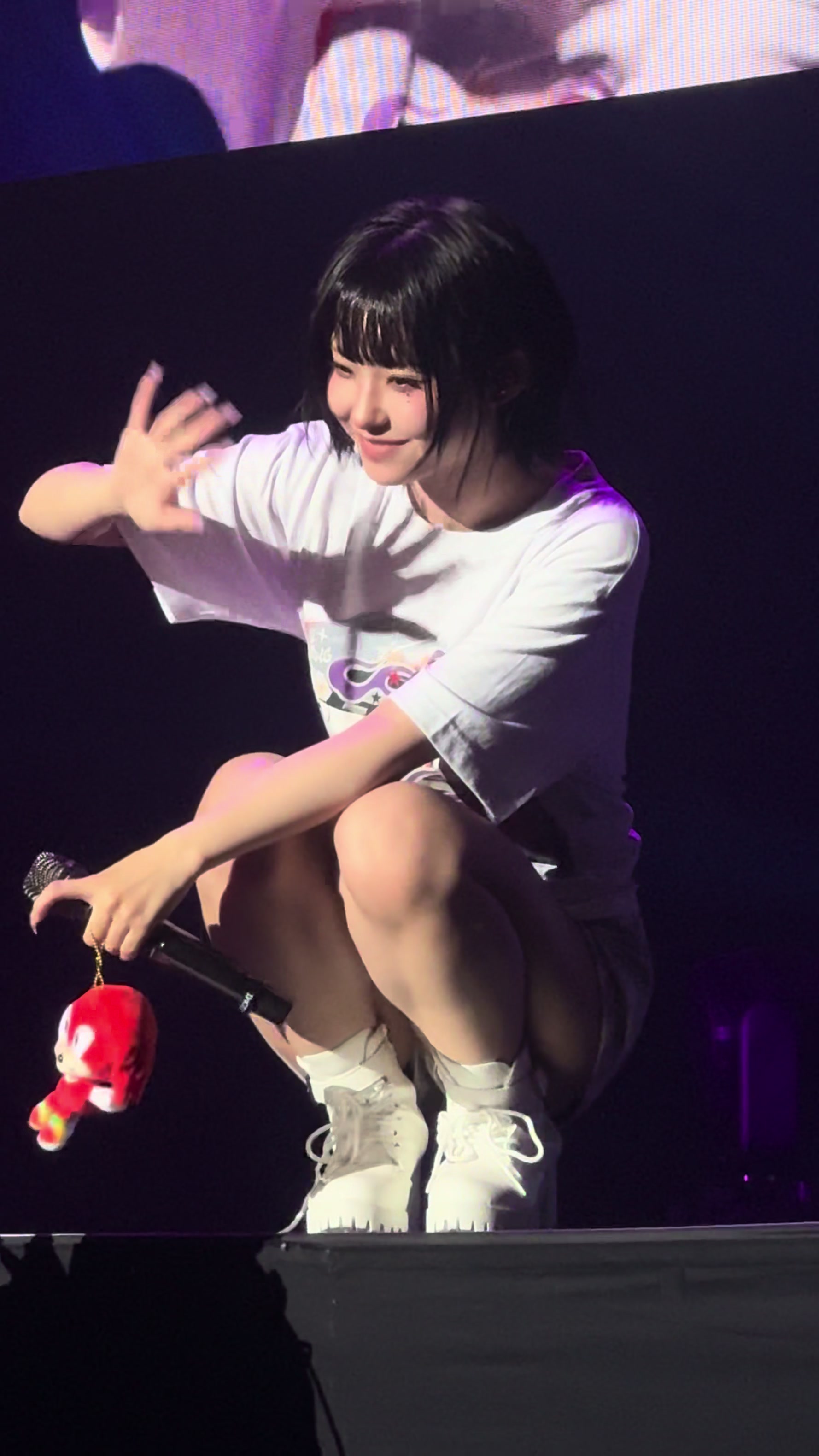@モモ