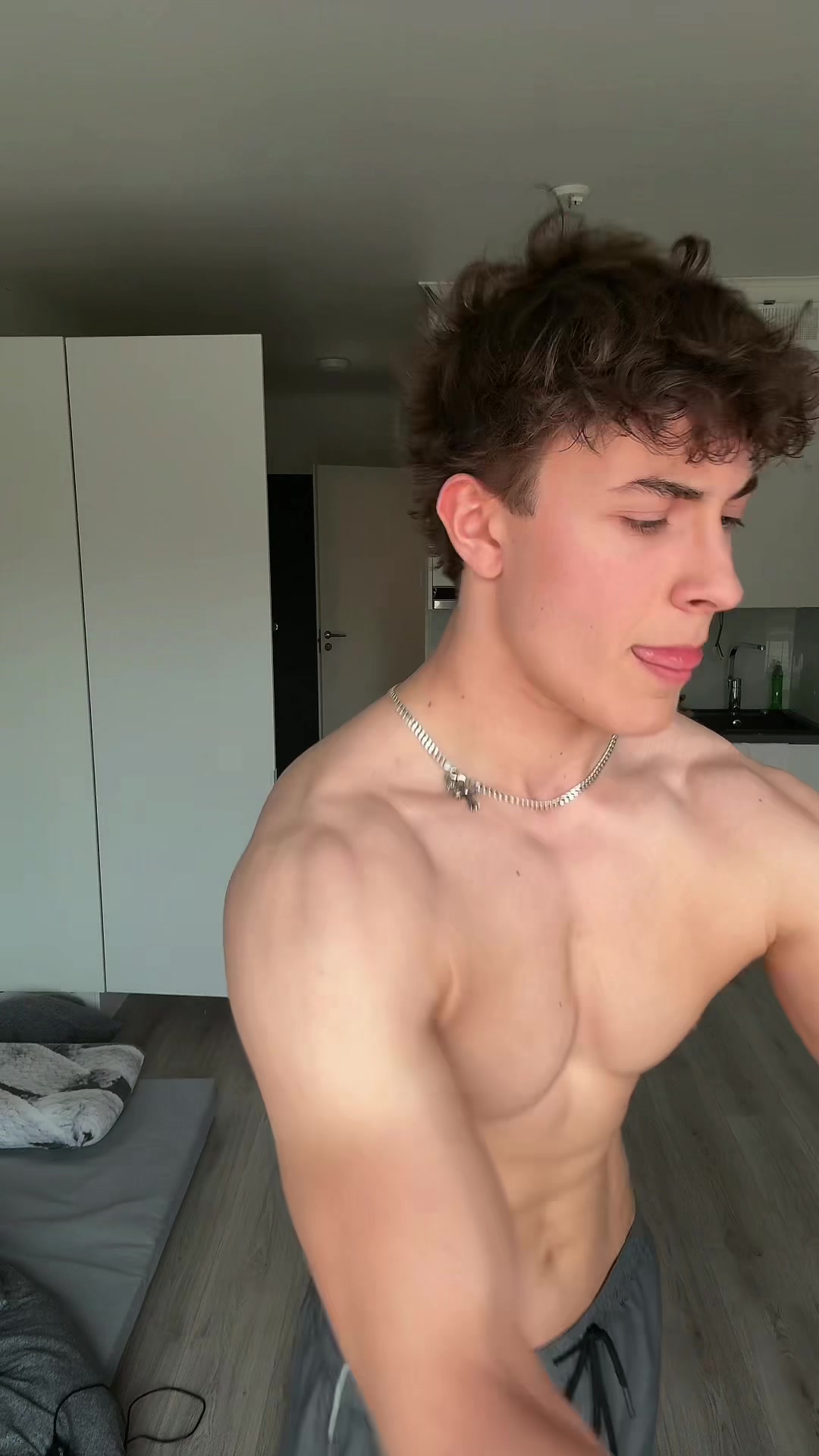 @Nicco