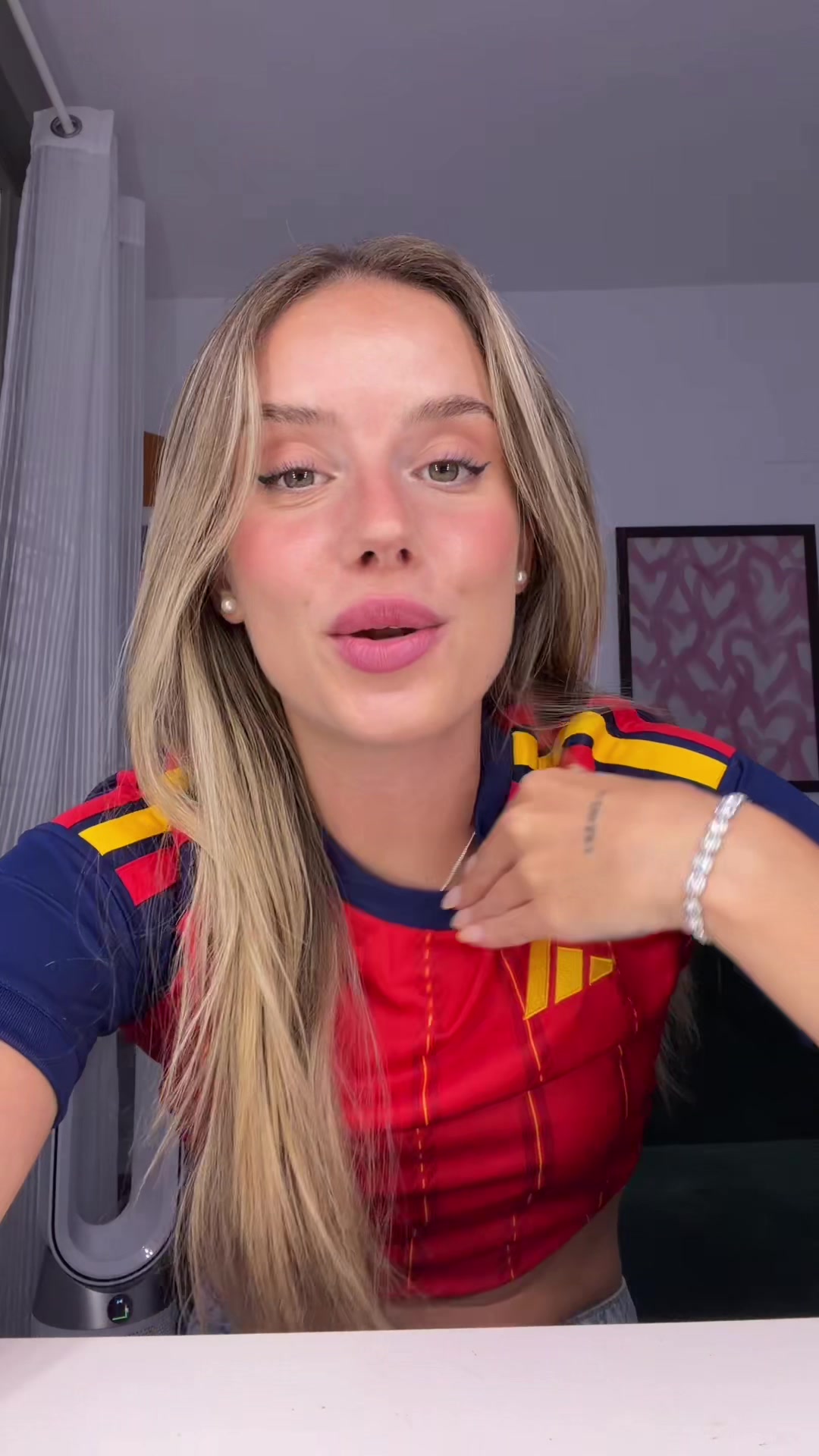 @LIA SIKORA