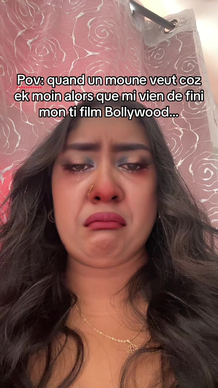 @𝐁𝐨𝐥𝐥𝐲𝐰𝐨𝐨𝐝𝐢𝐞𝐧𝐧𝐞 ✨