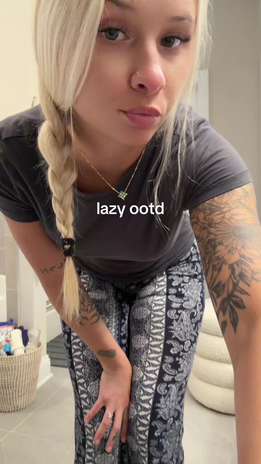 @hay 🦦