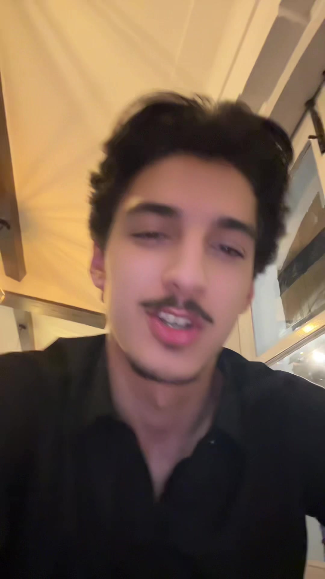 @🐺