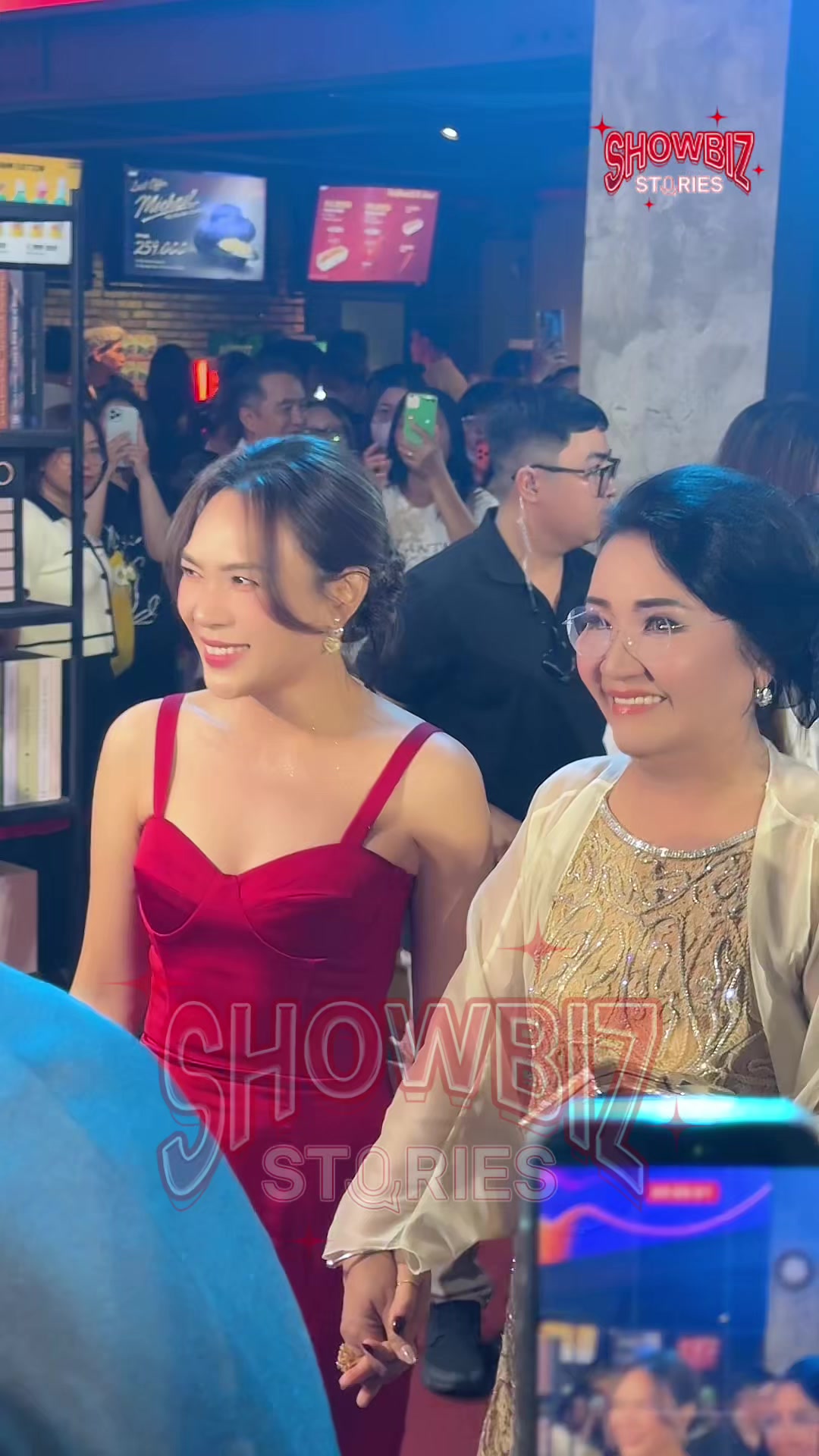 @Showbiz Stories