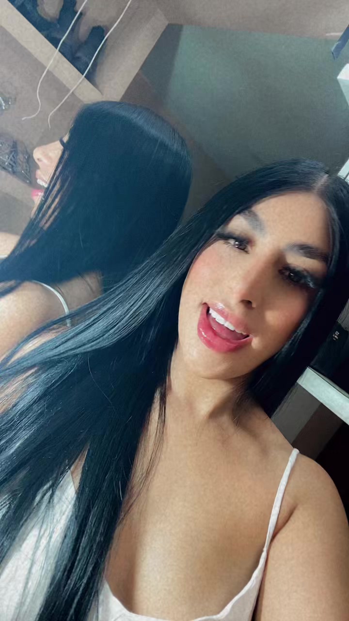 @👩🏻🎀