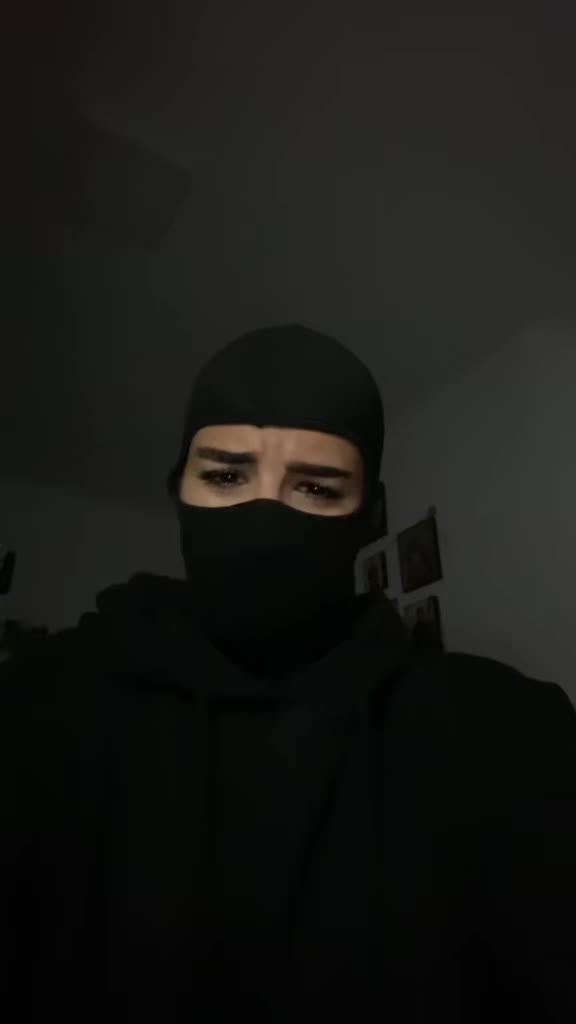 @╰‿╯