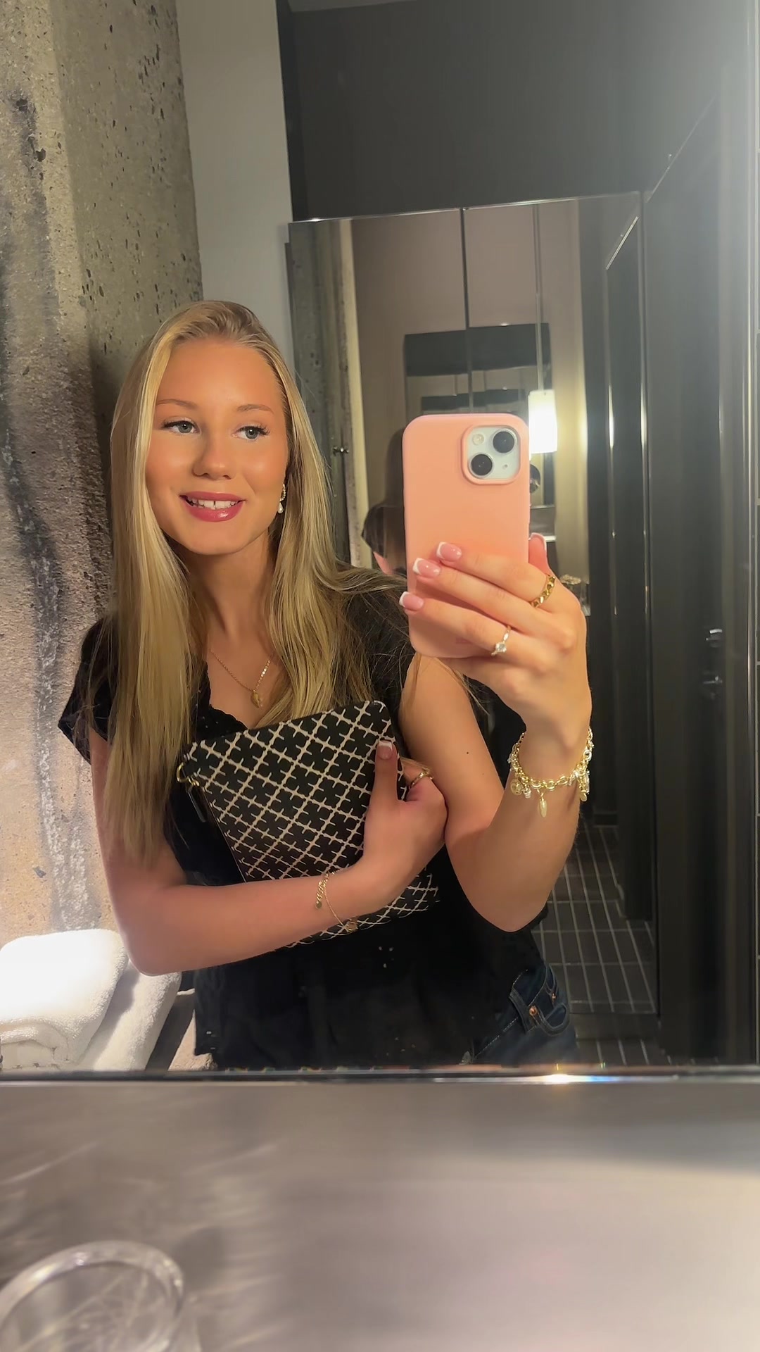 @Ella Carlson