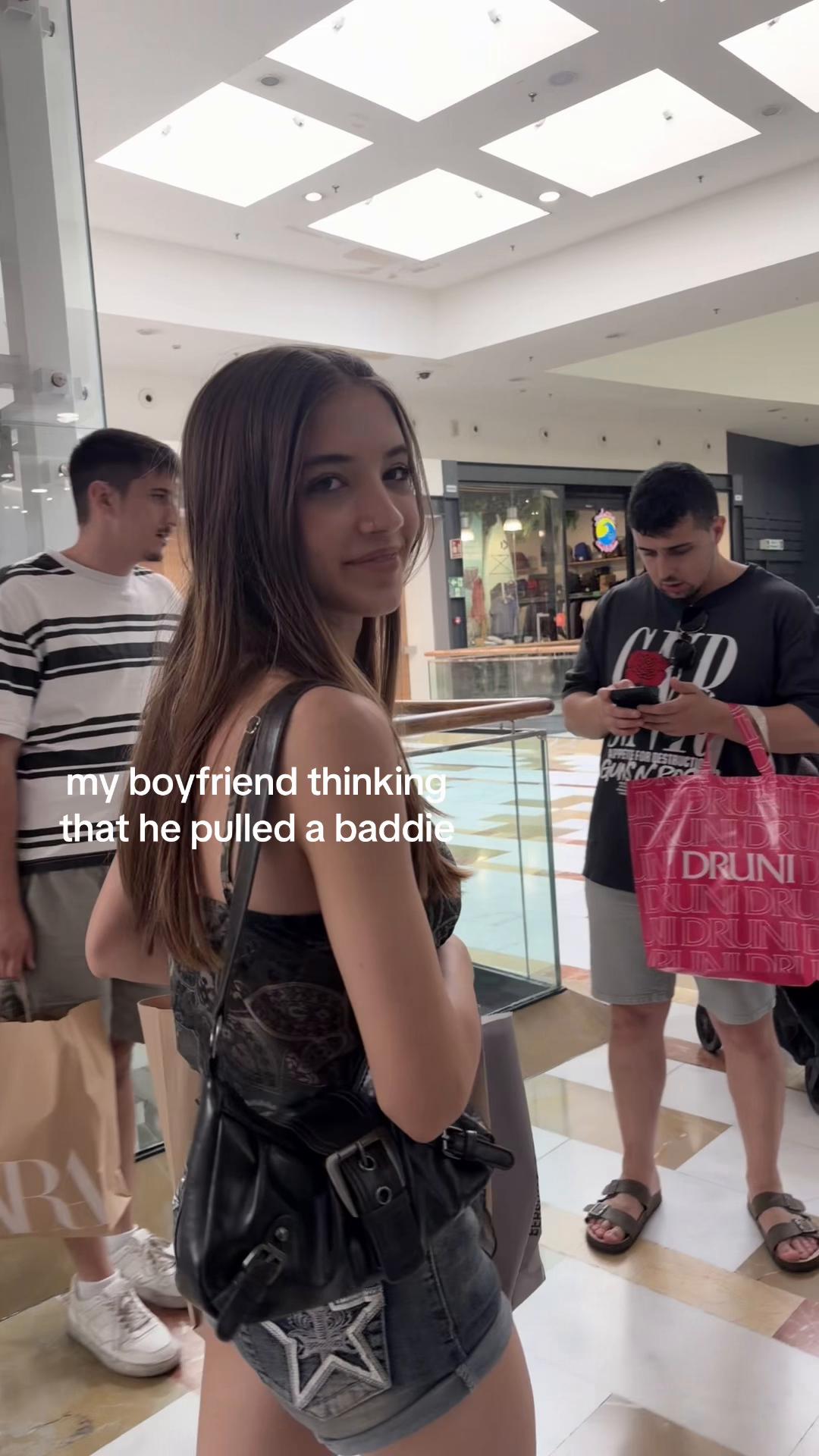 @𝒢