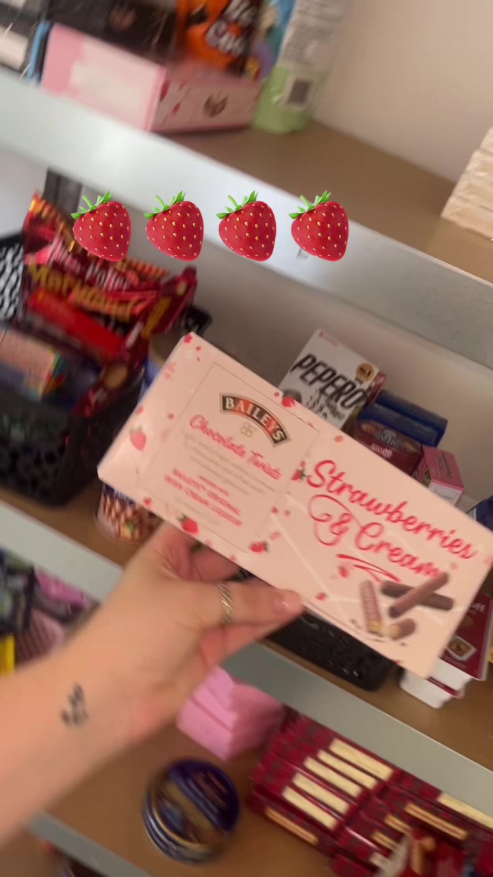 @Bellasboxesuk