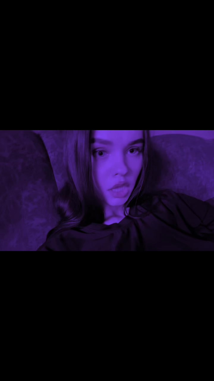 @__Anikawee_