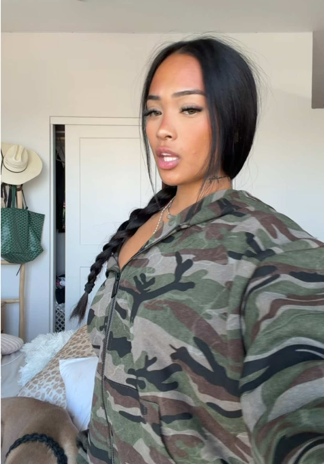 @zoeymflauren