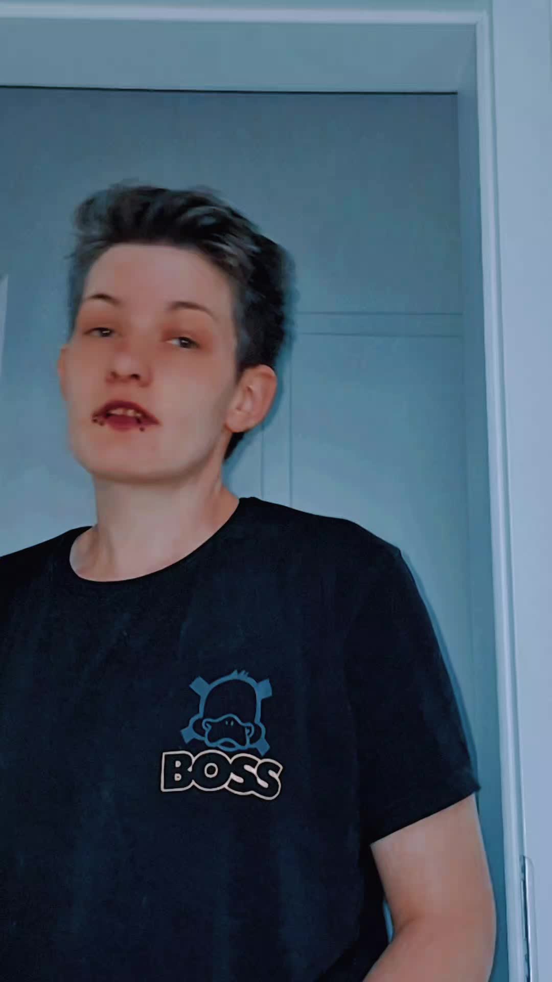 @™
