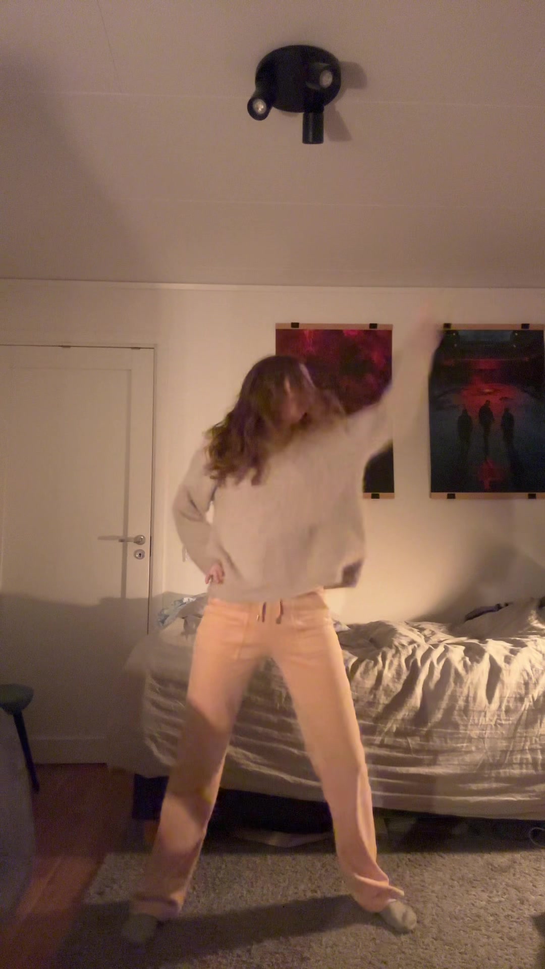 @Ella