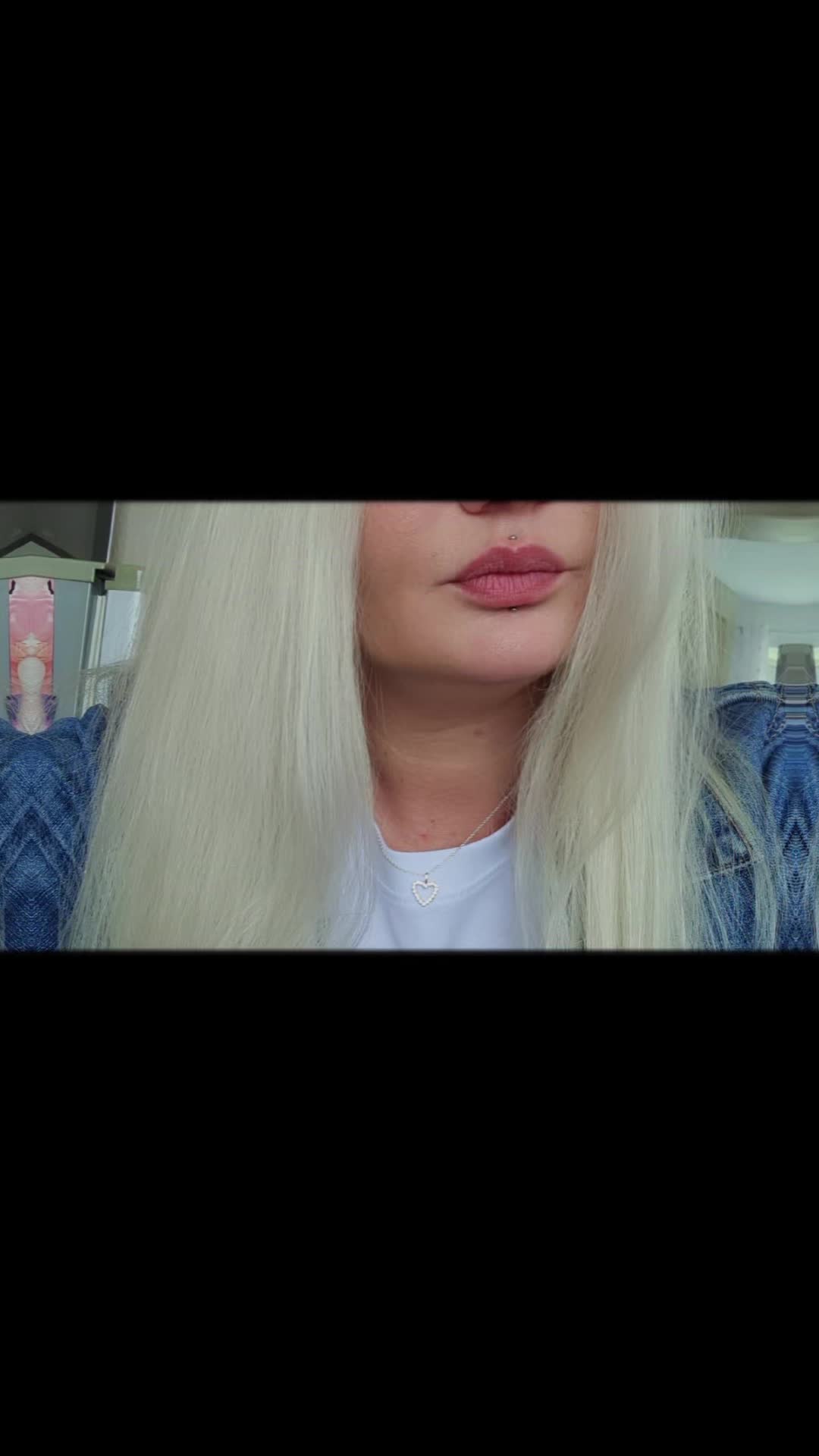 @itsmeangelina
