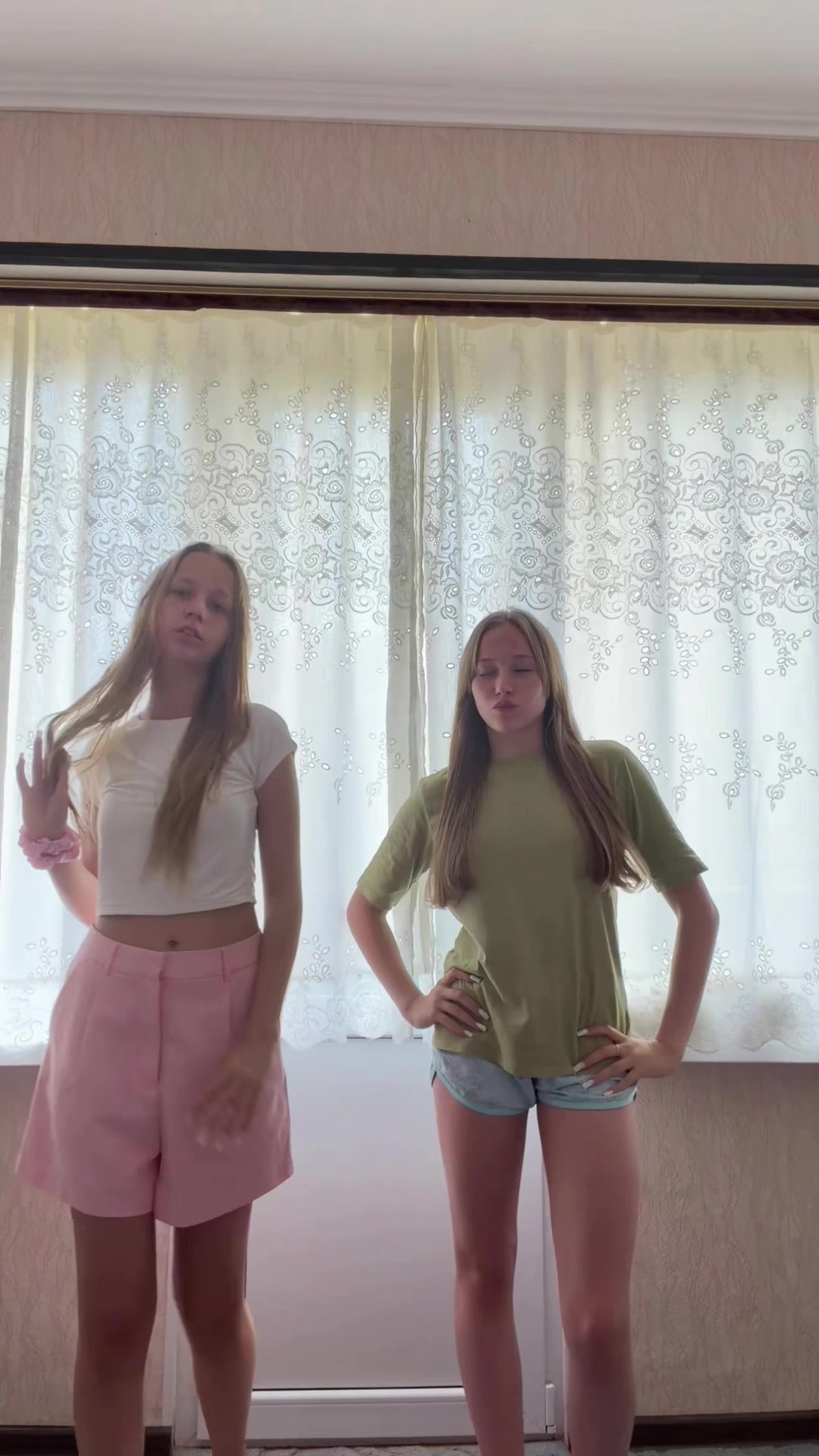 @полина блис