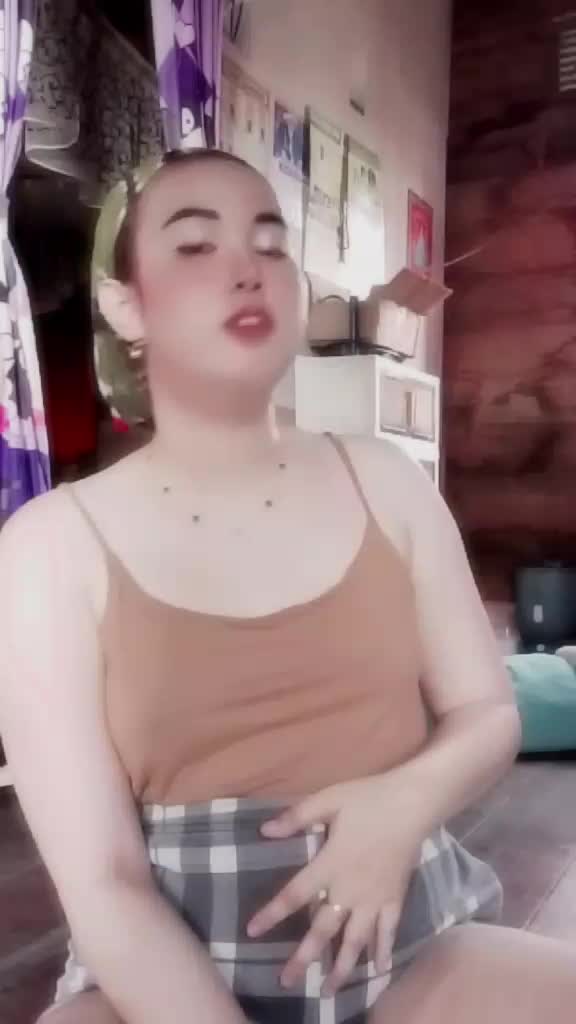 @seleb tiktok