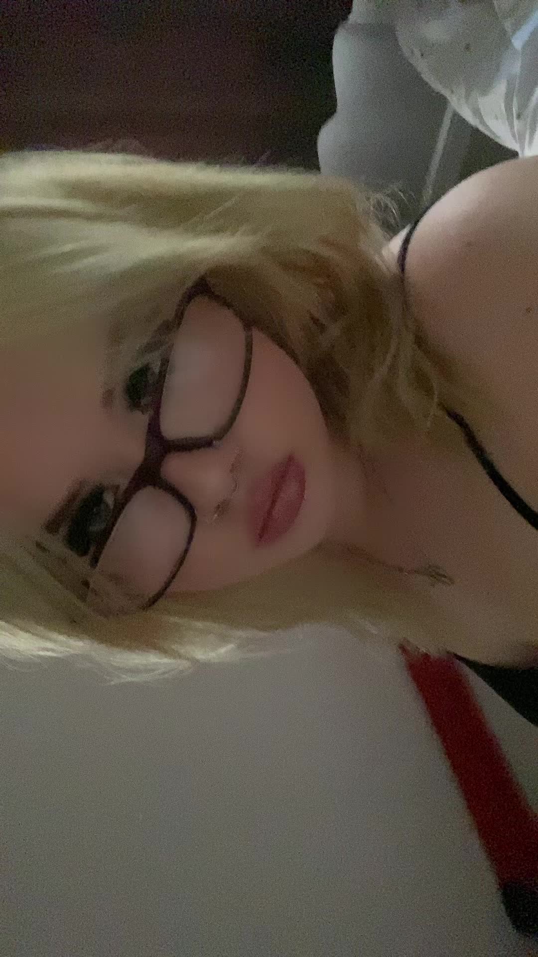 @𝐄 𖣂.