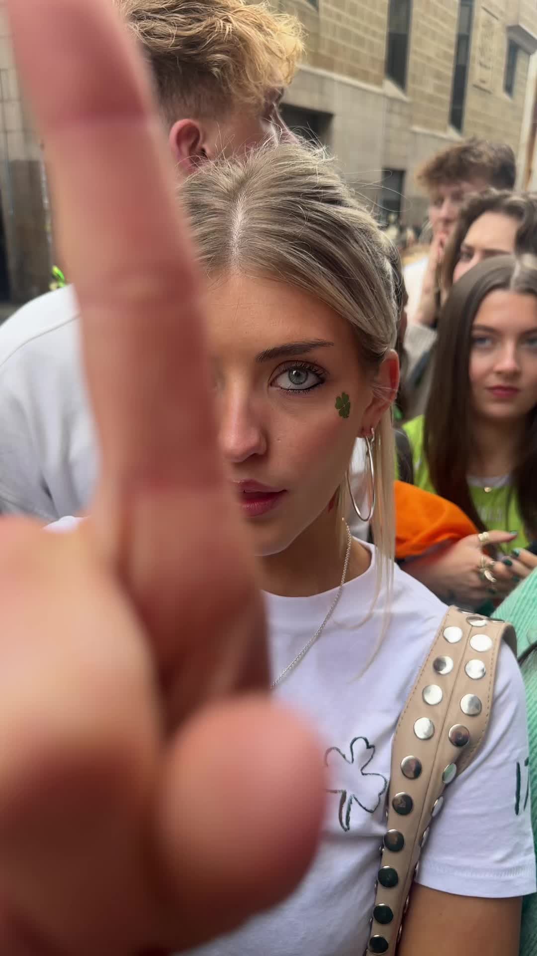 @😇