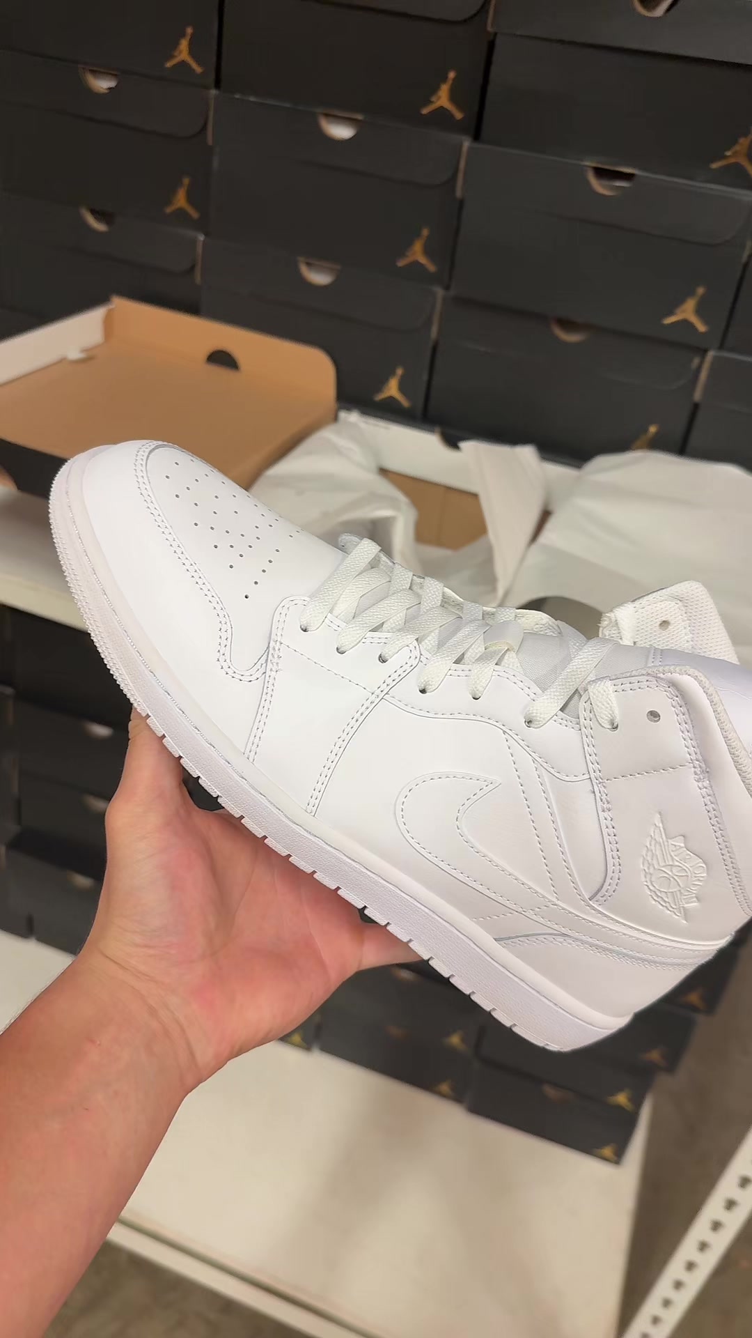 @VERIFIED SNEAKER DEALS