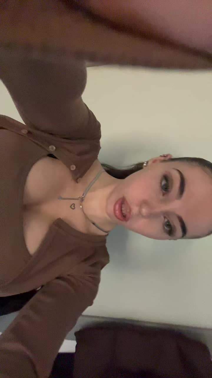 @Charly🦦