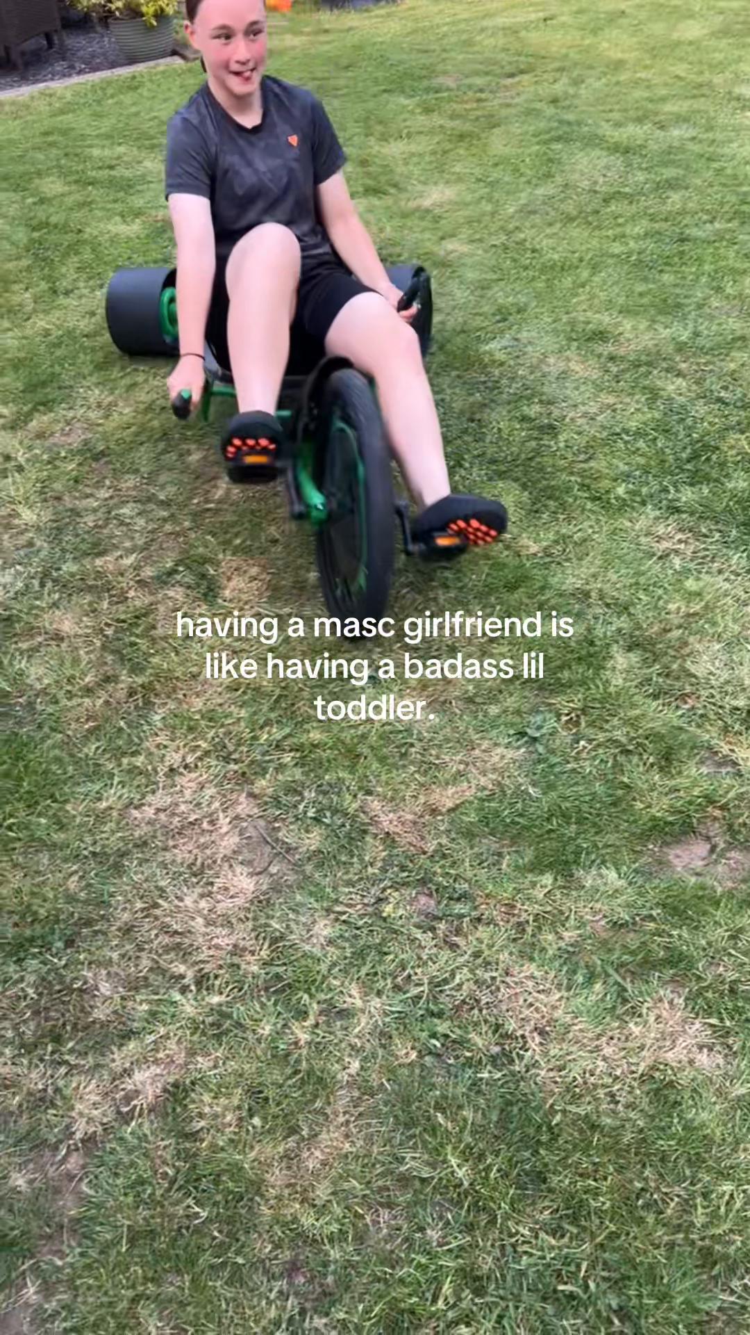 @𝓝👩🏻❤️💋👩🏼