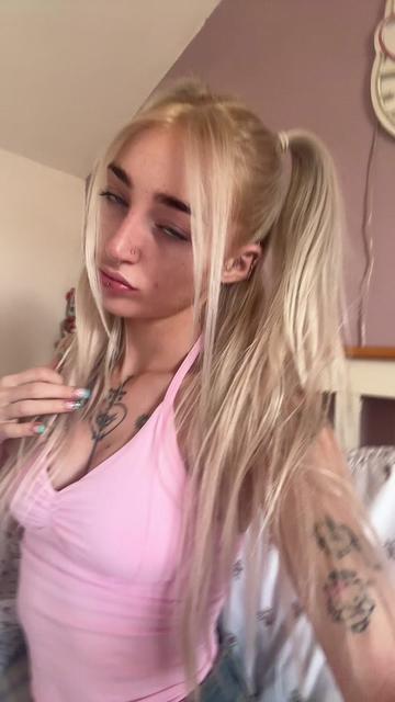 @1ivingdeaddoll