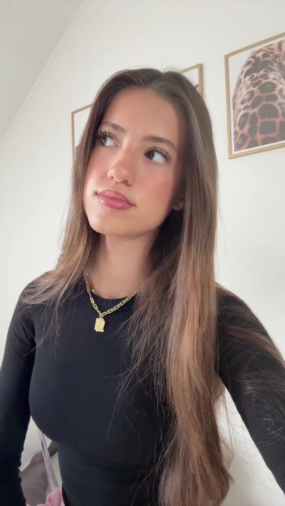 @𝐬𝐚𝐫𝐚