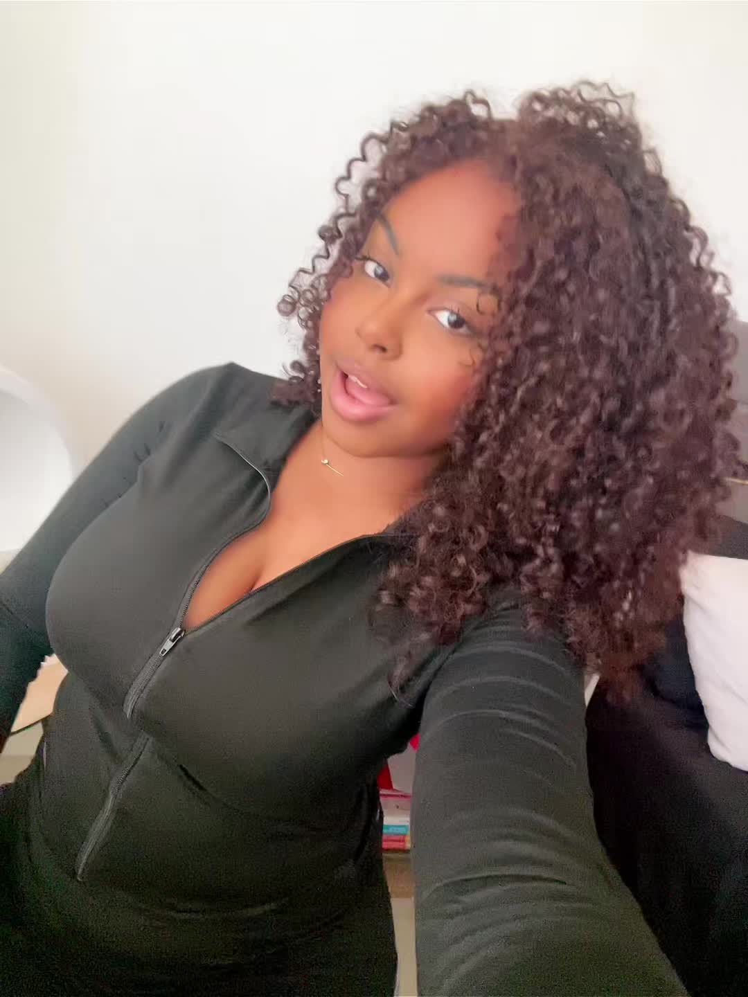 @Lashwana🇷🇪