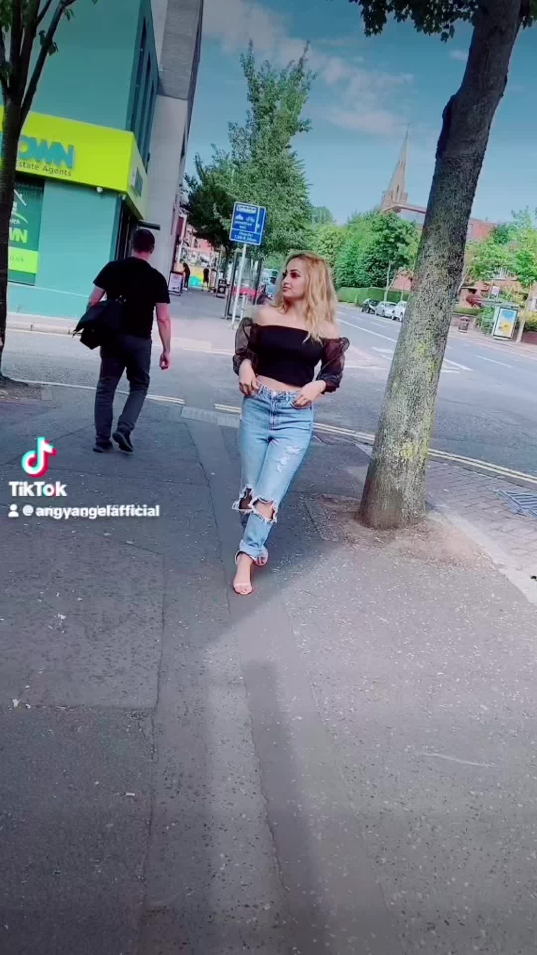 @⚜️A⚜️n🔱g⚜️y⚜️.  ELS
