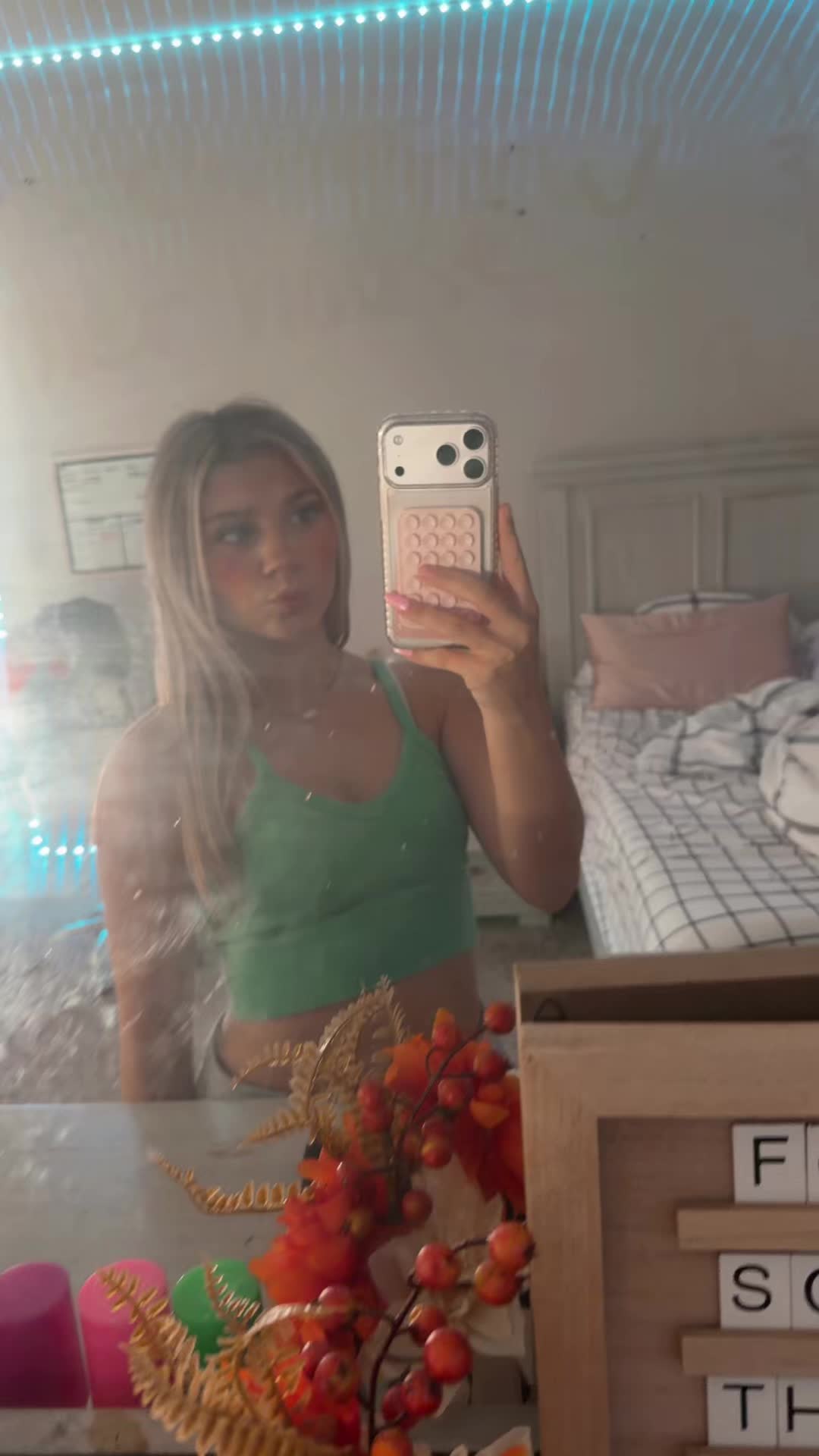 @S O P H 🩷🍭🪽🦄