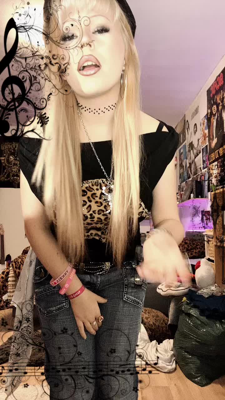 @ℬ𝒶𝓇𝒷 𝒲𝒾𝓇ℯ (💋🐆🎞️🍒)