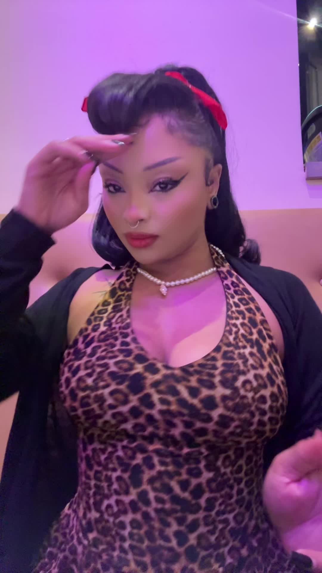 @THEDARKFEMININE