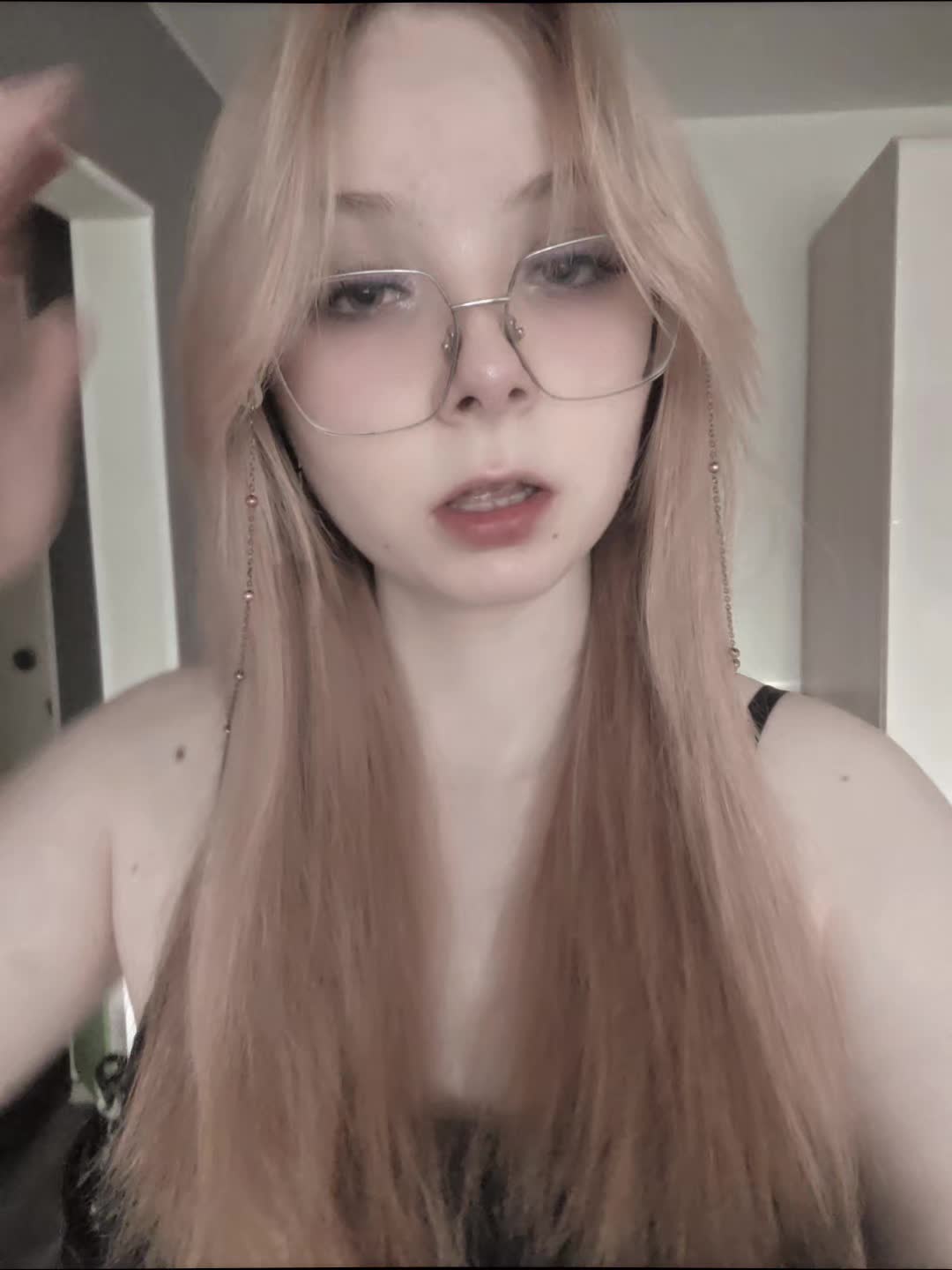 @.@
