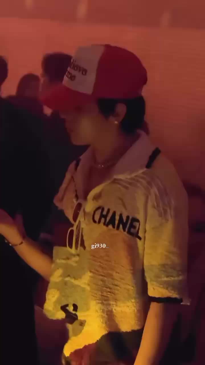 @jiyong my first love love ya