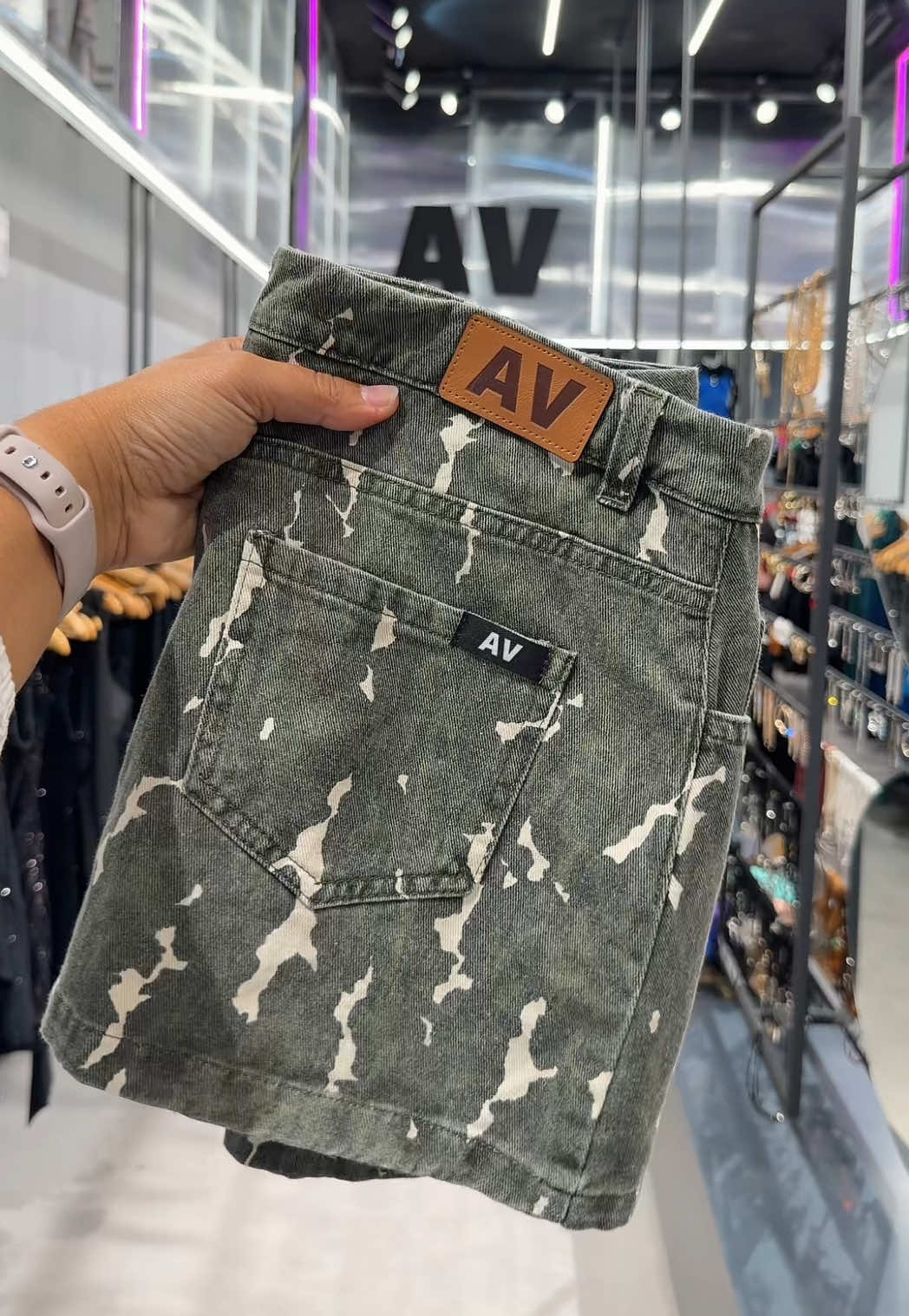 @AV