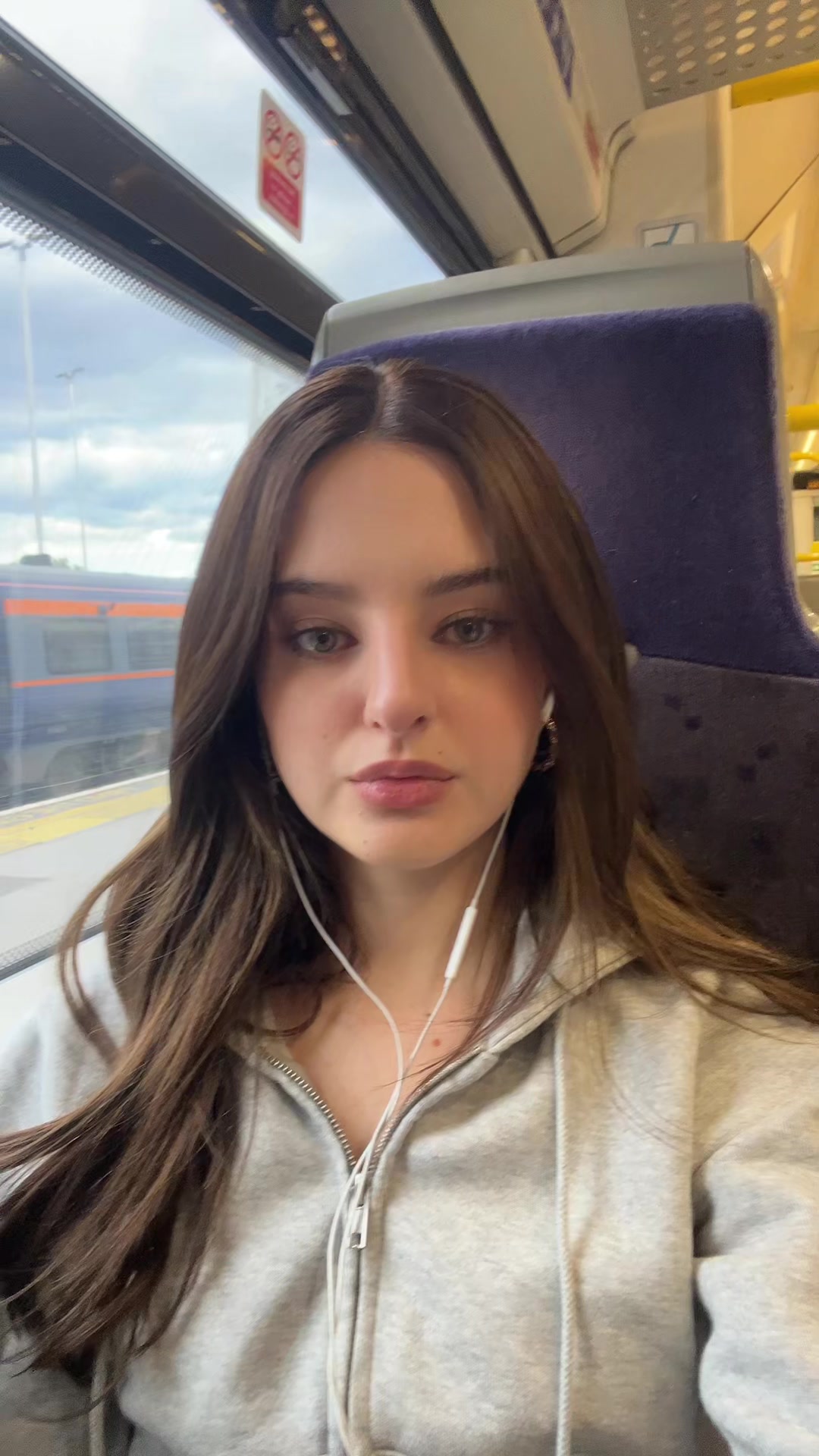 @ellieeelouspam