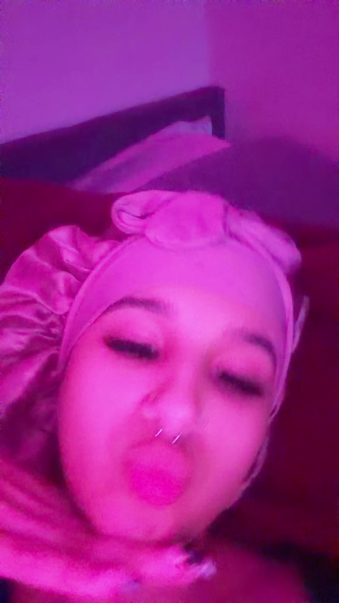 @👩🏽&zwj;❤️&zwj;💋&zwj;👨🏽