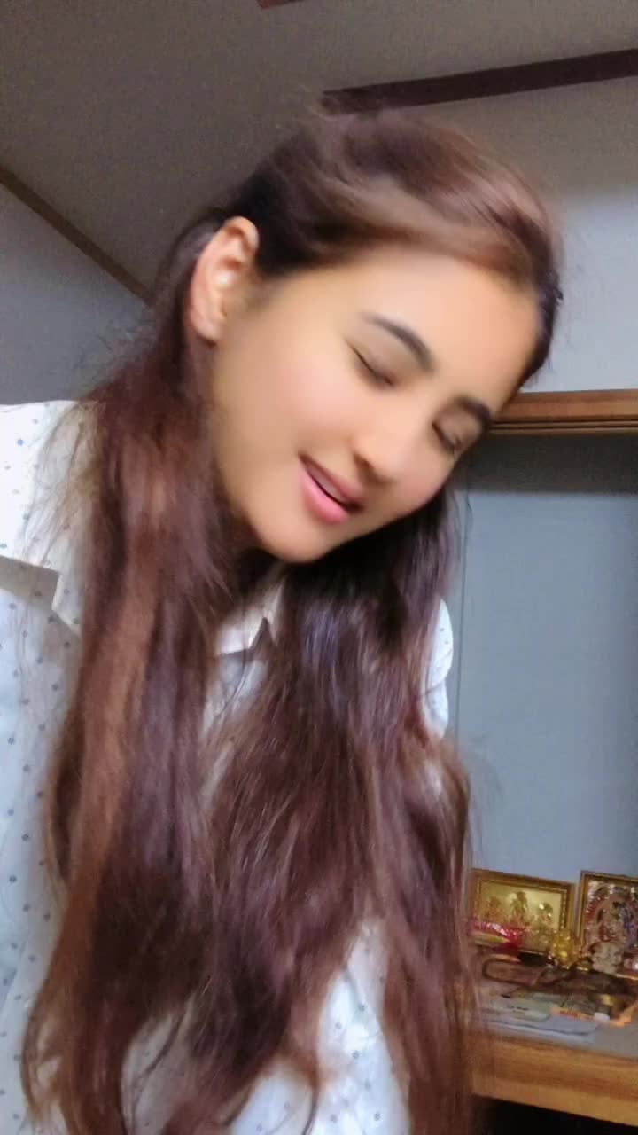 @JANU❤️💫
