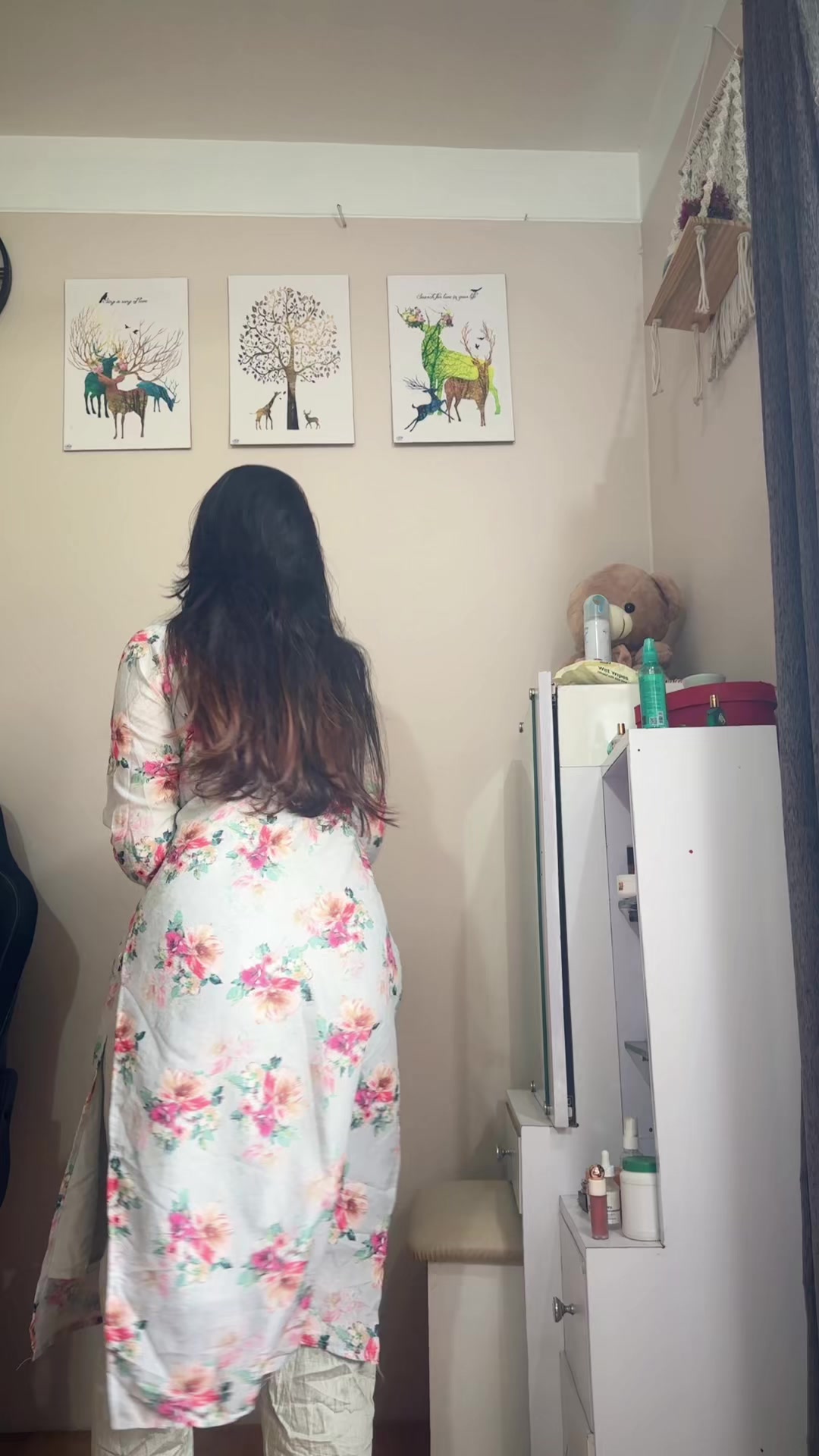 @AKRITI👑