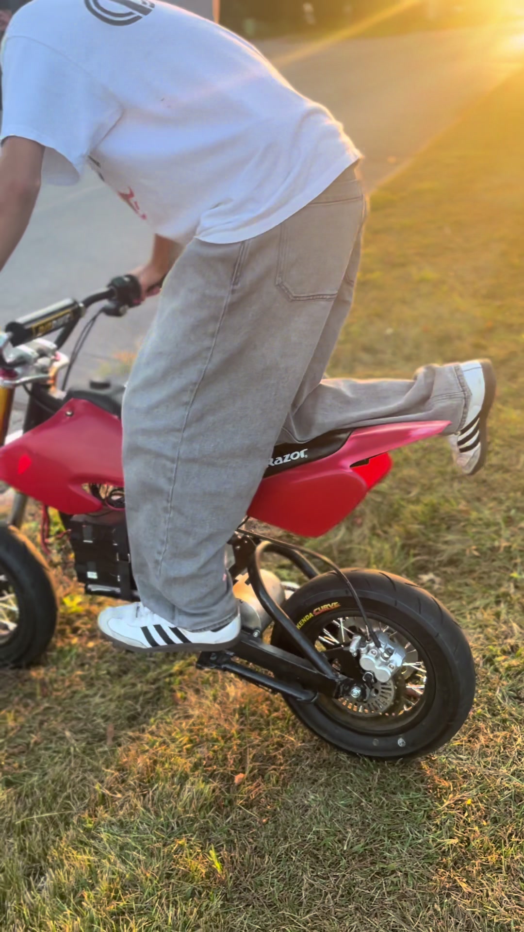 @rzr.max.