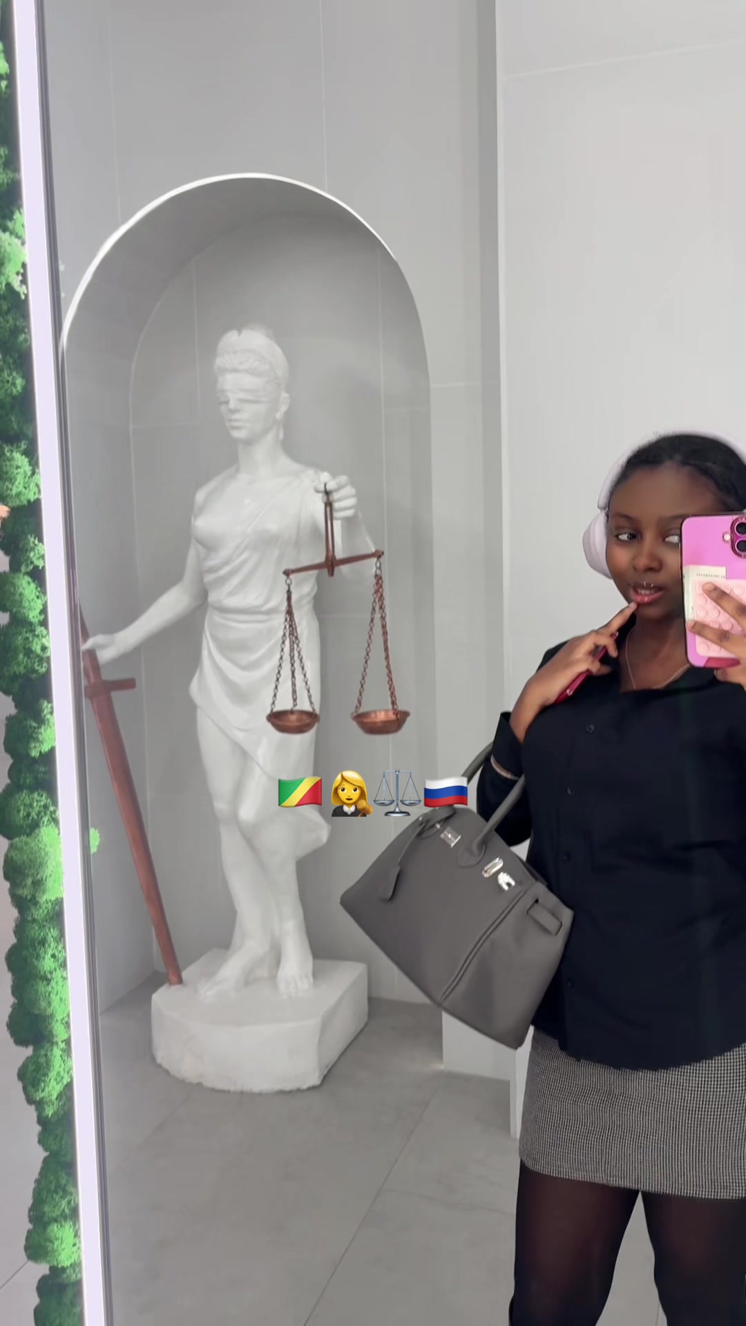 @𝓥𝓲𝓿𝓲𝓽𝓻𝓾𝓬𝓱𝓮🇨🇬🇷🇺