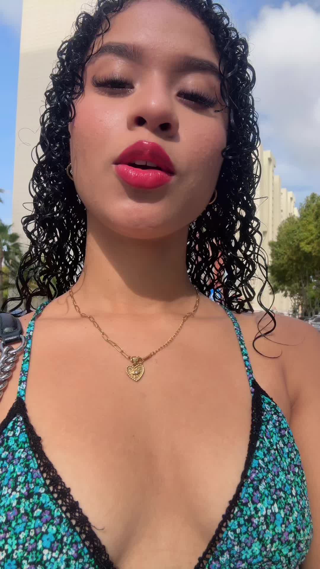 @Zurelys
