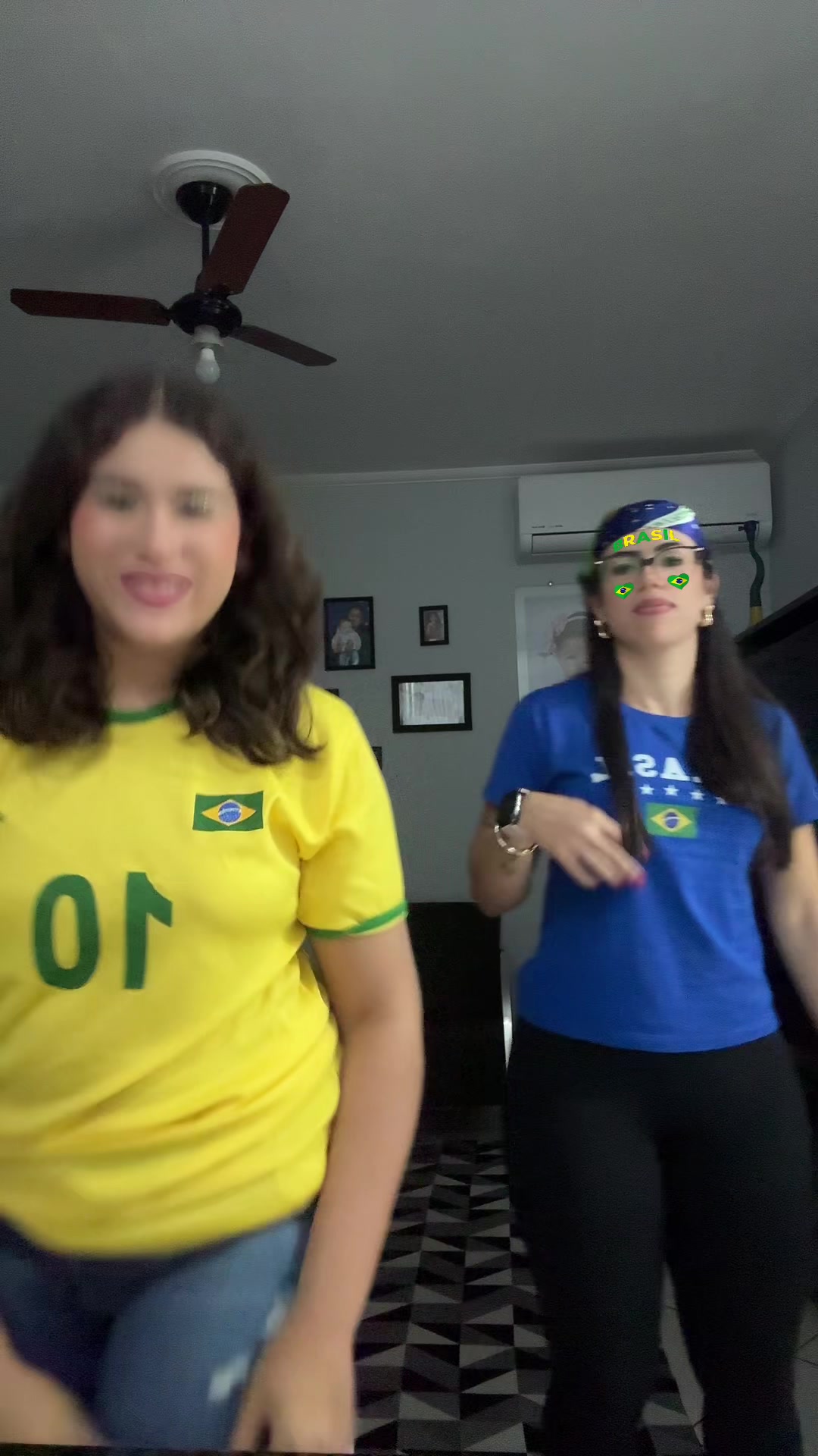 @D&eacute;bora