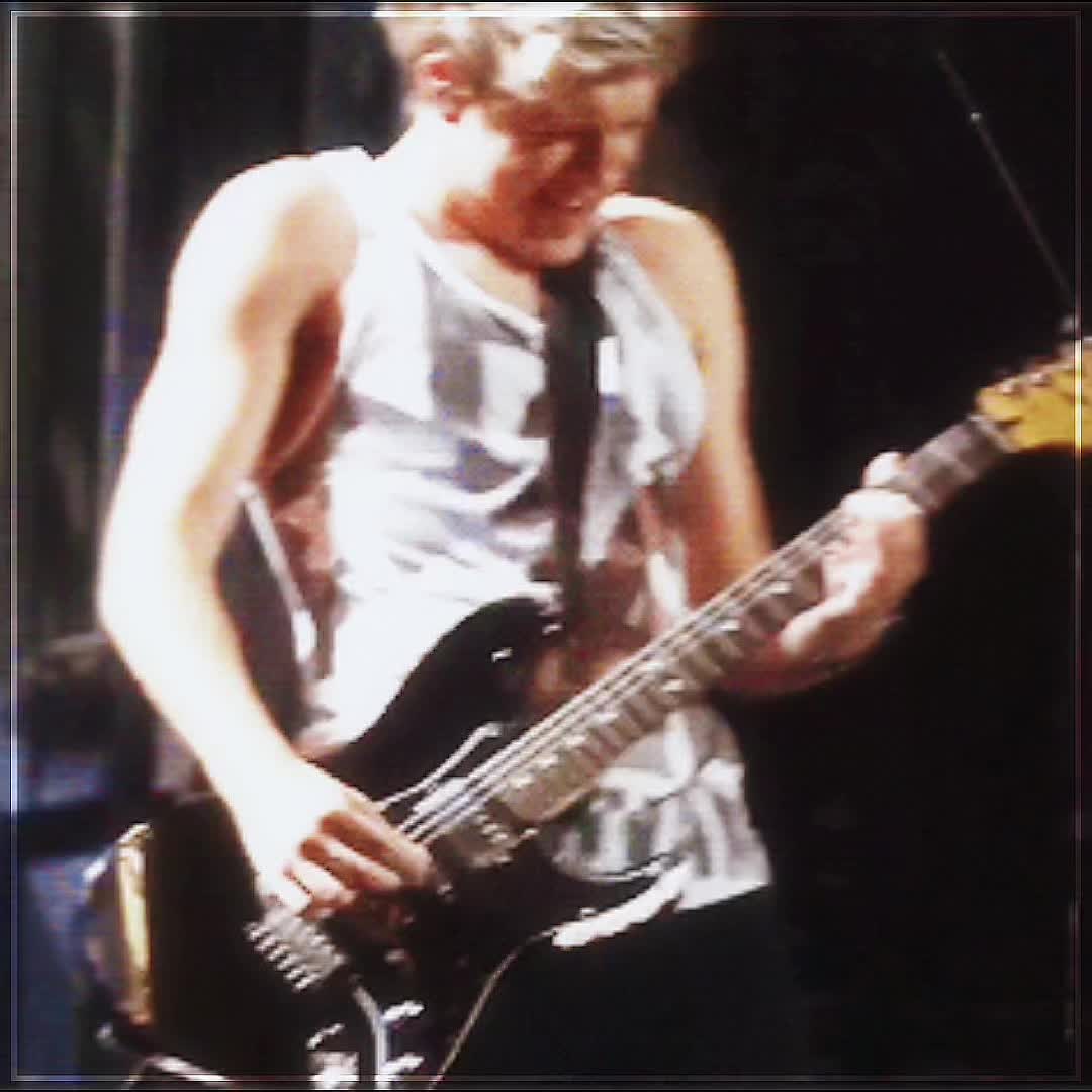 @ᔕᑕᗩᖇᒪETT🤘🎸