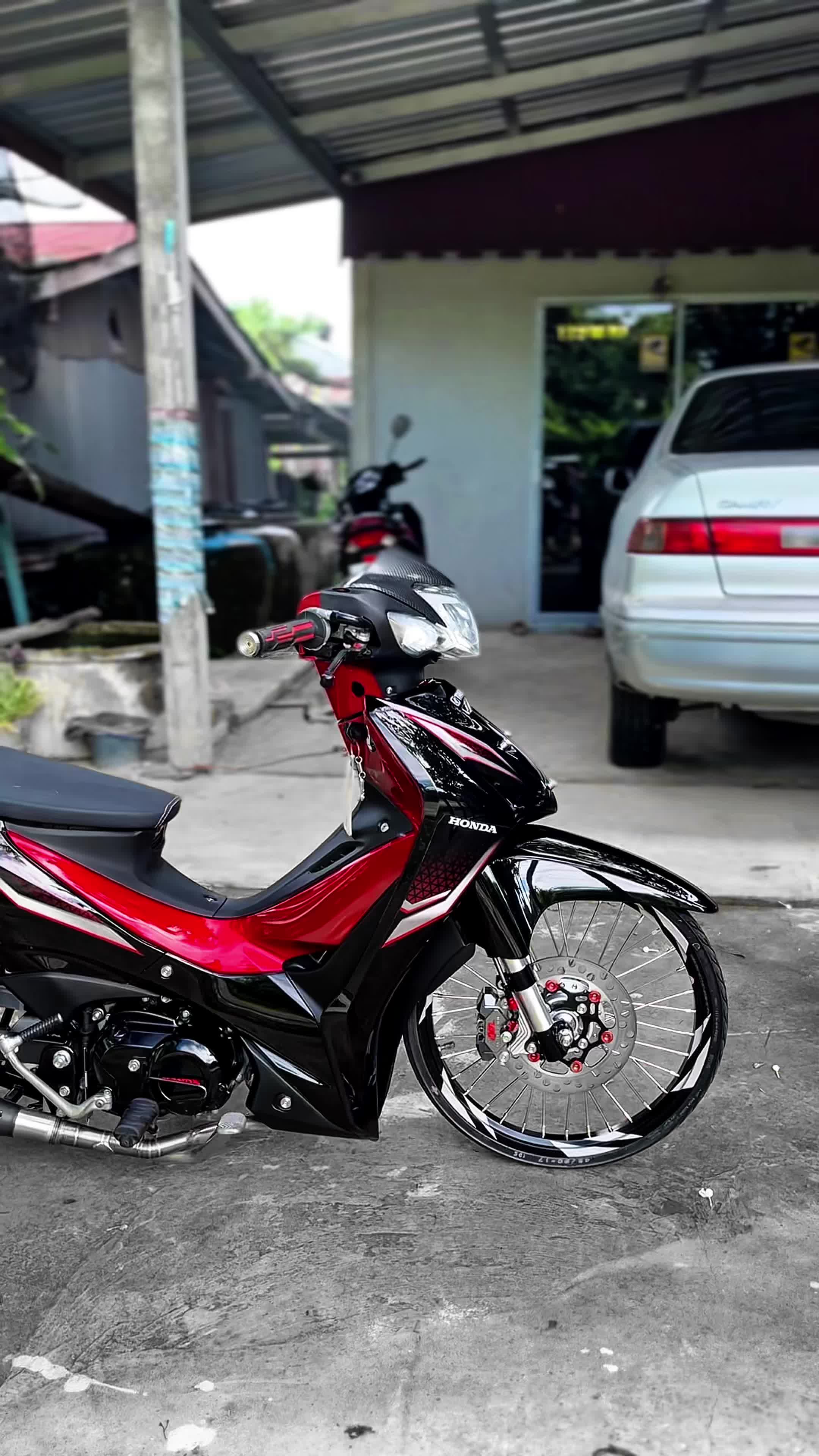 @𝑻𝑯𝑬𝑶 ( แม็ก )