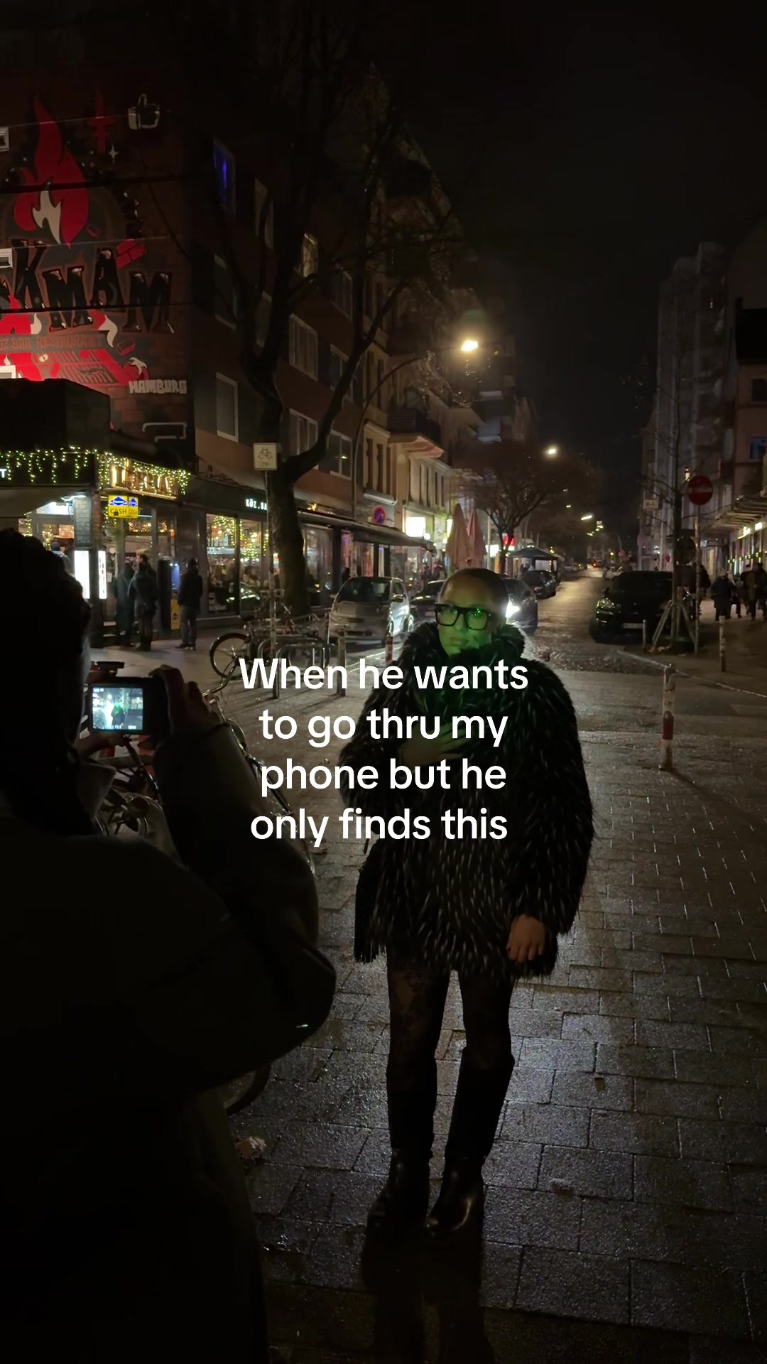 @👩🏽&zwj;🎤